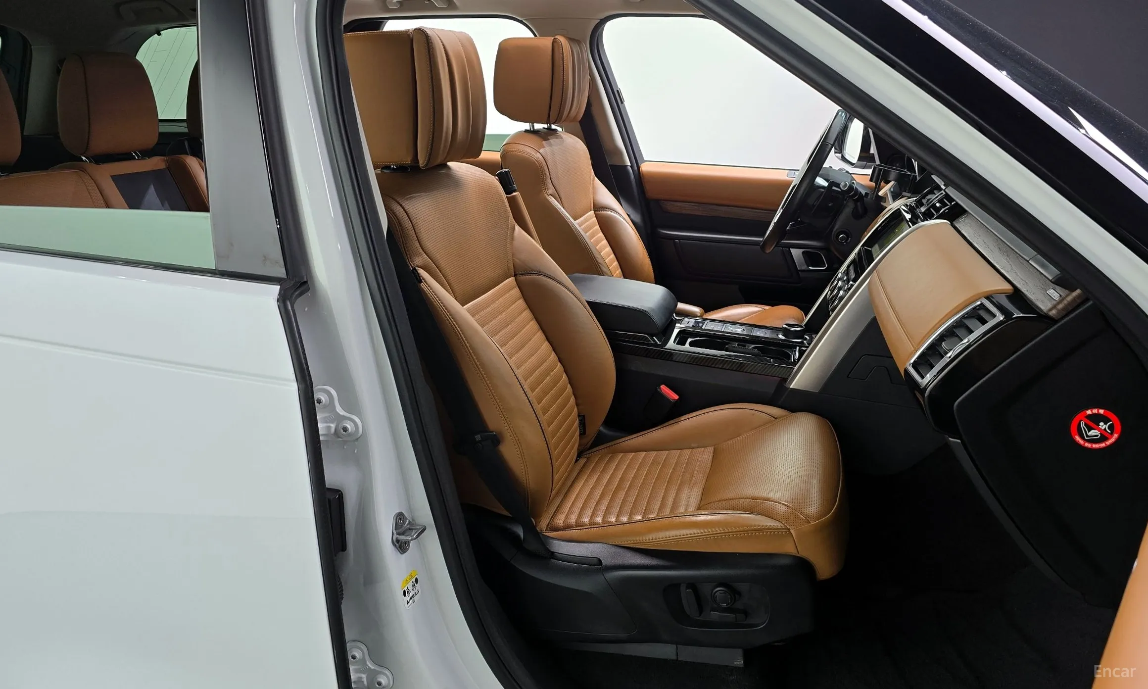Land Rover Discovery 5 превью 12