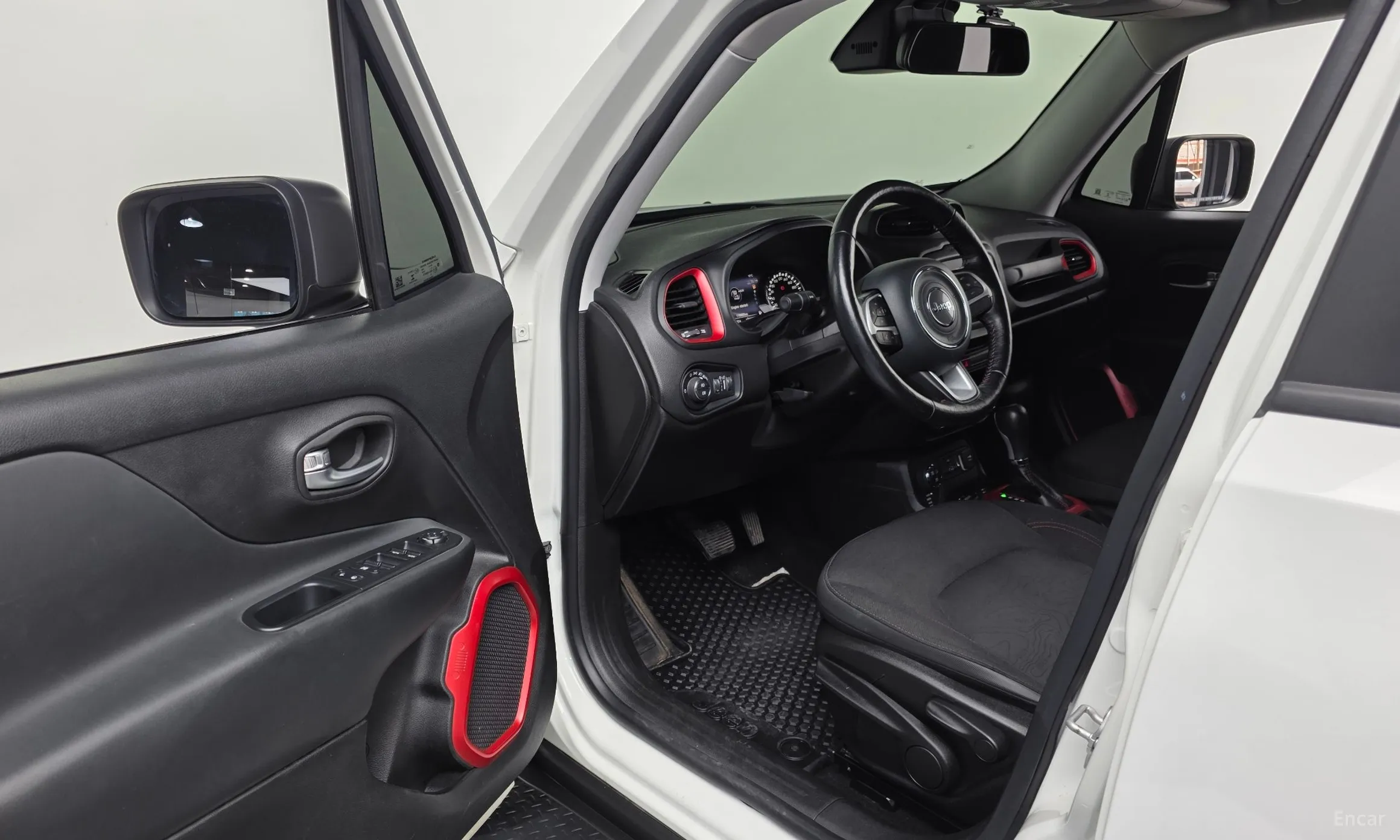 Jeep Renegade превью 10