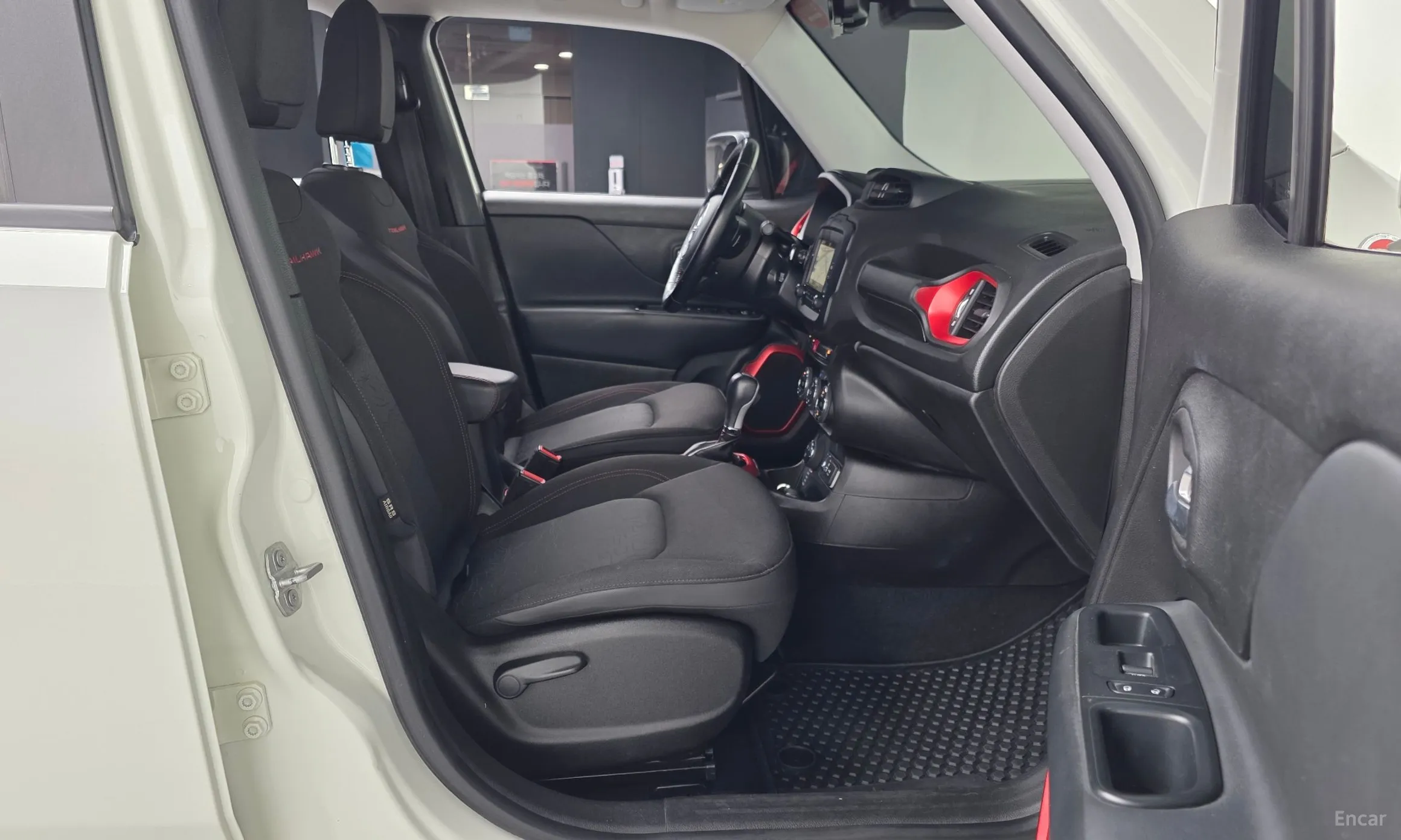 Jeep Renegade превью 11