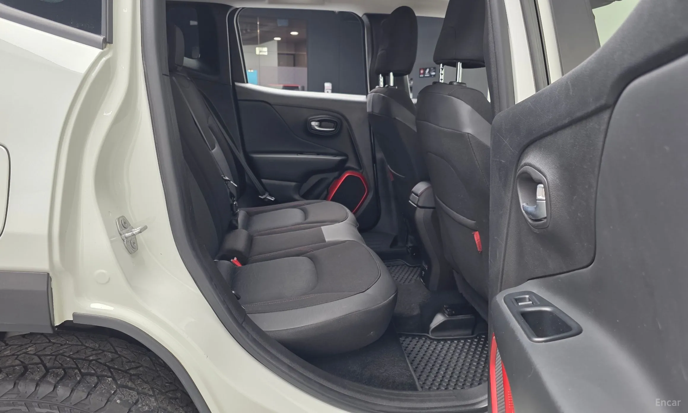 Jeep Renegade превью 12