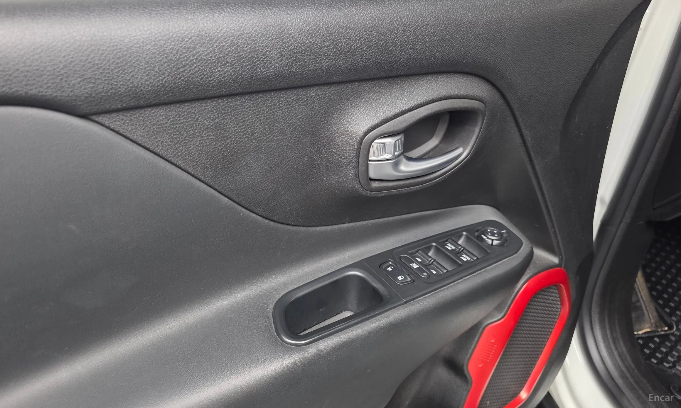 Jeep Renegade превью 18