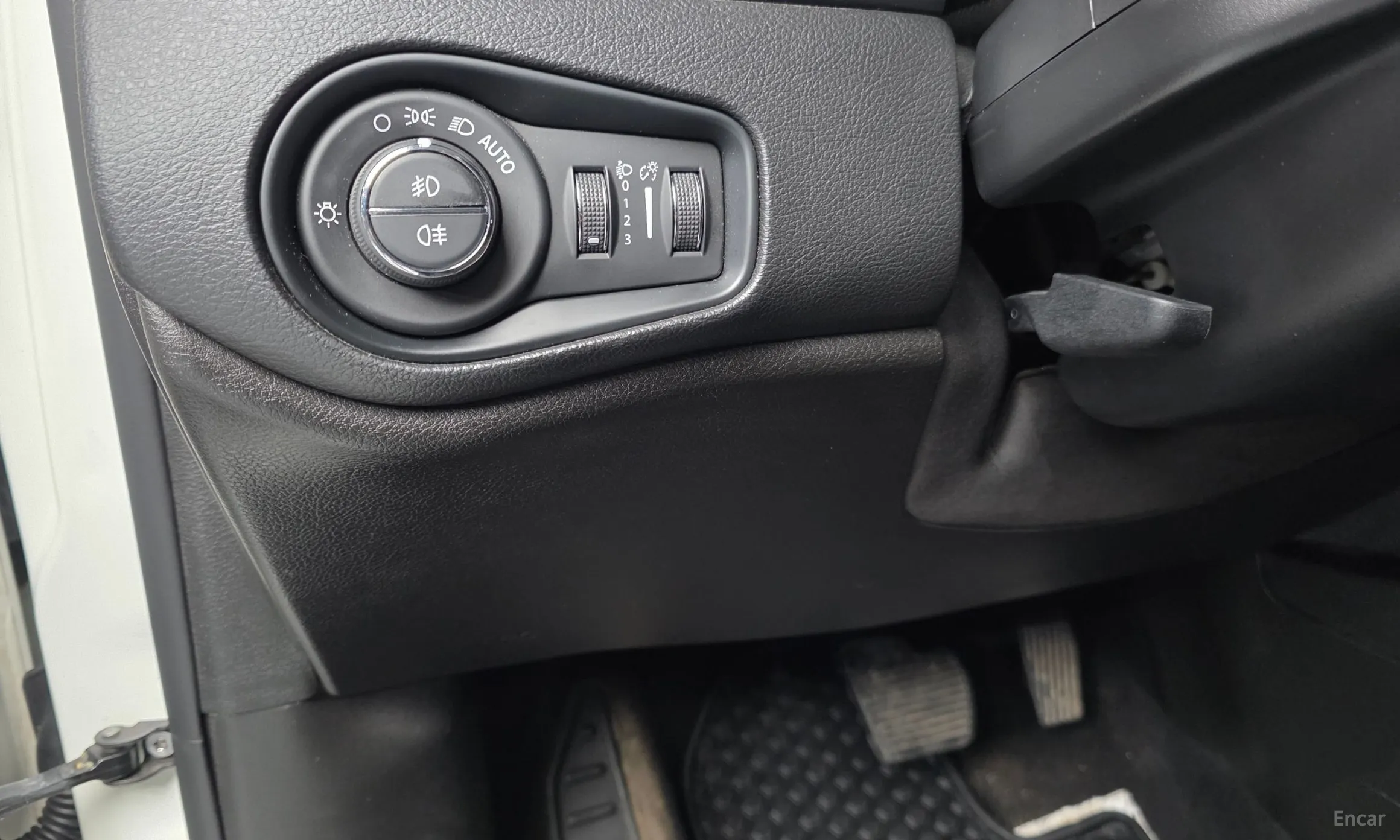Jeep Renegade превью 19