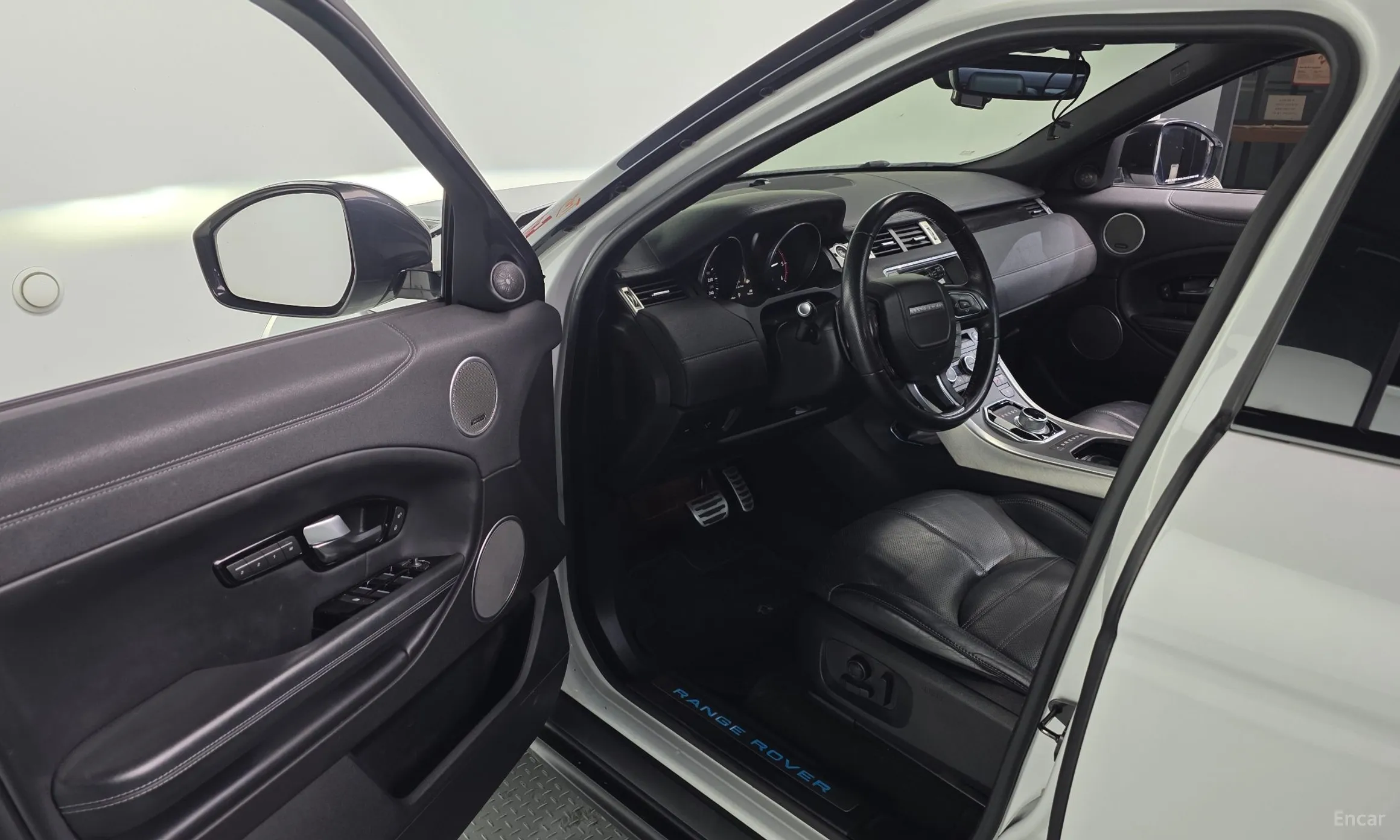 Land Rover Range Rover Evoque превью 11