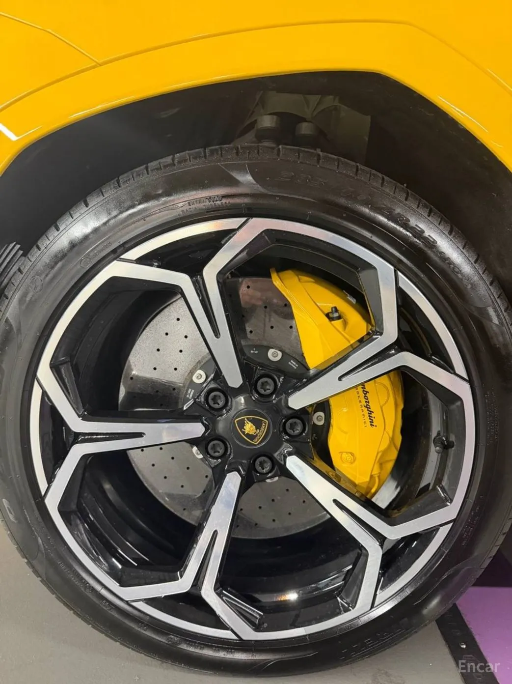 Lamborghini Urus превью 20