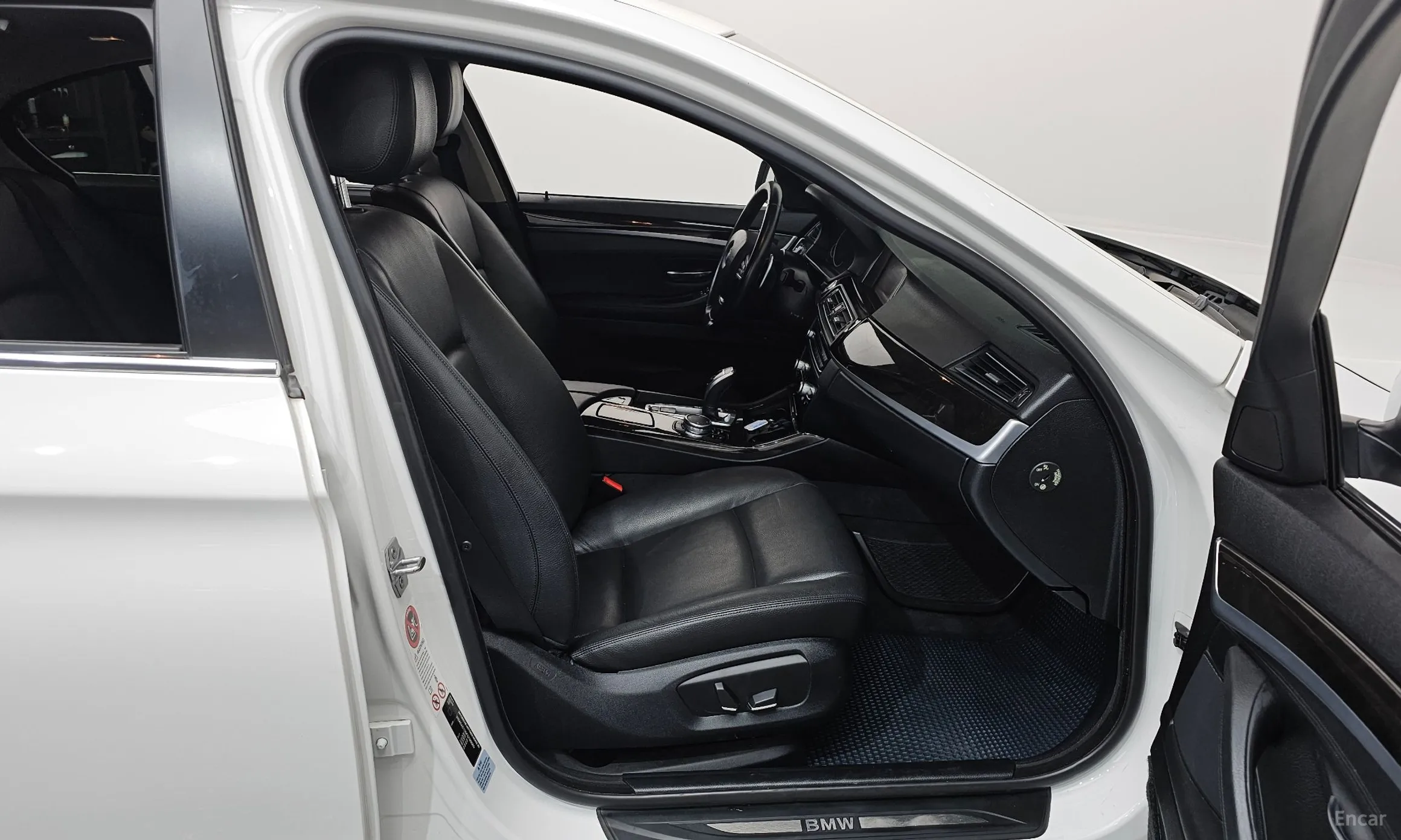 BMW 5 Series (F10) превью 11