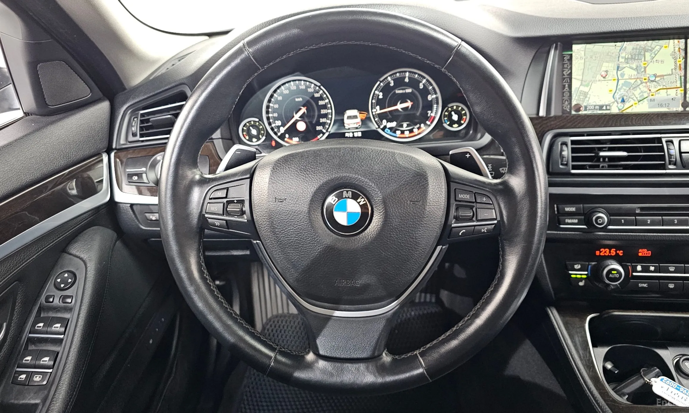 BMW 5 Series (F10) превью 13