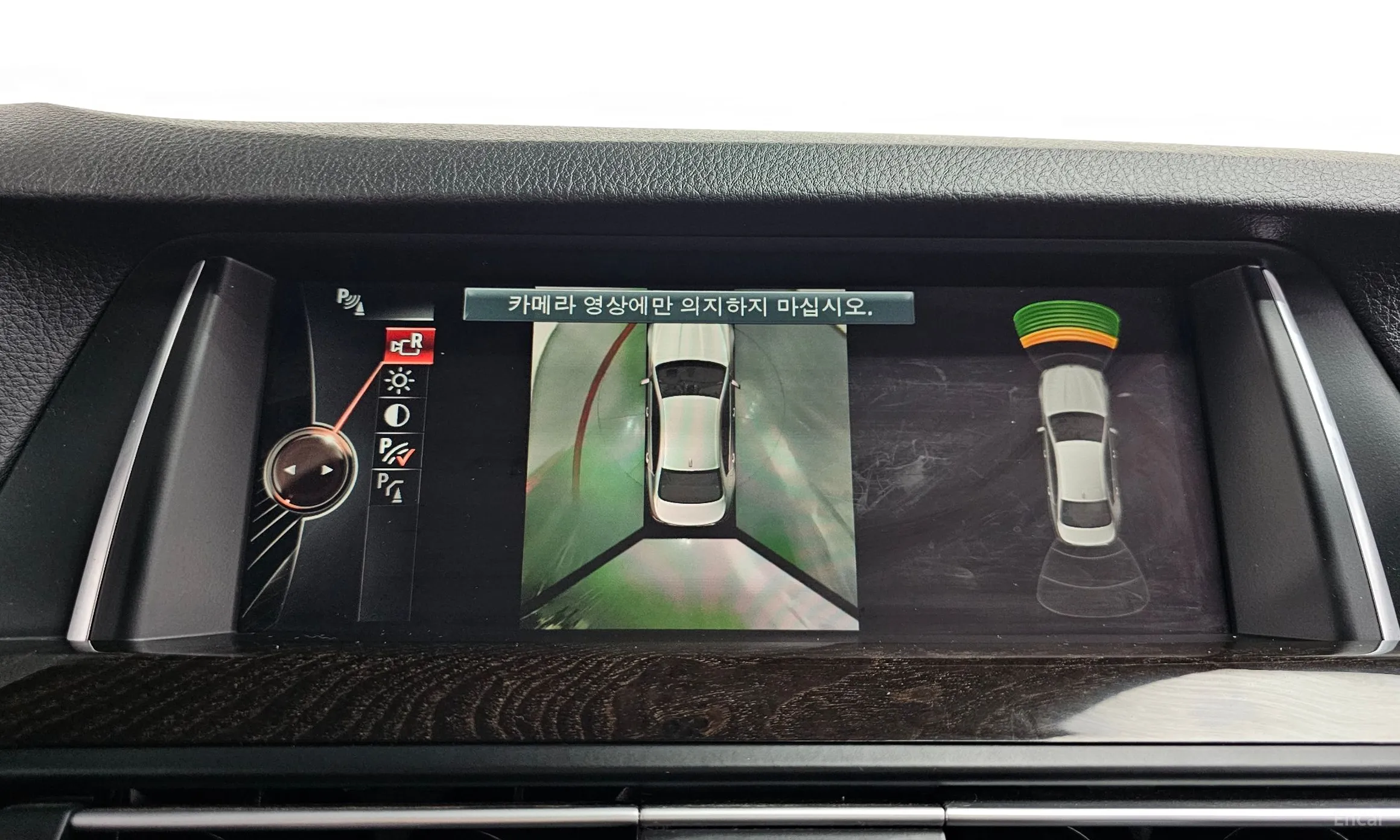 BMW 5 Series (F10) превью 15