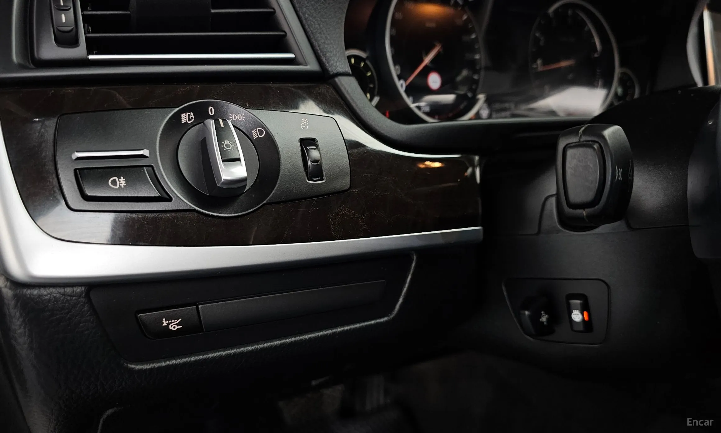 BMW 5 Series (F10) превью 16
