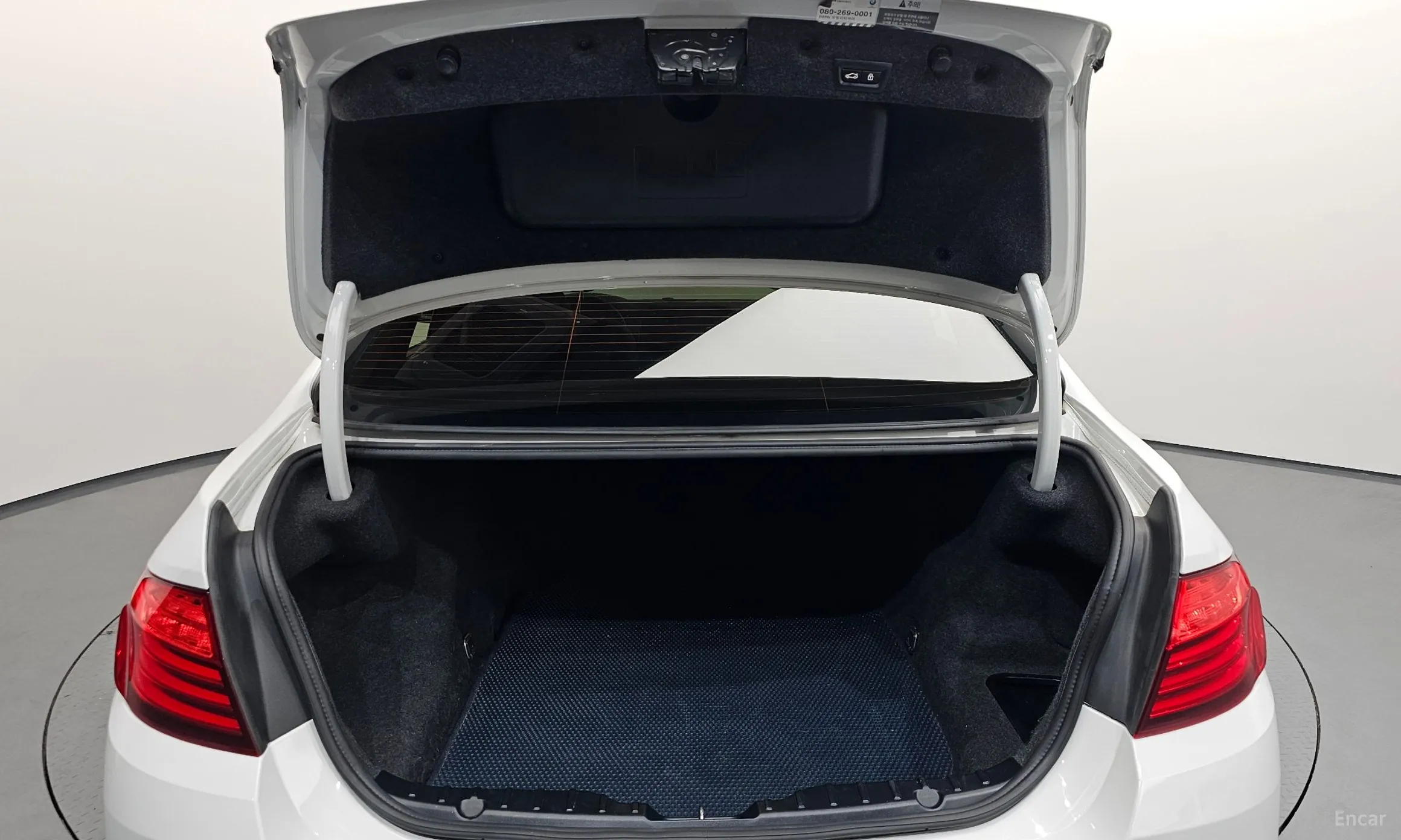 BMW 5 Series (F10) превью 20