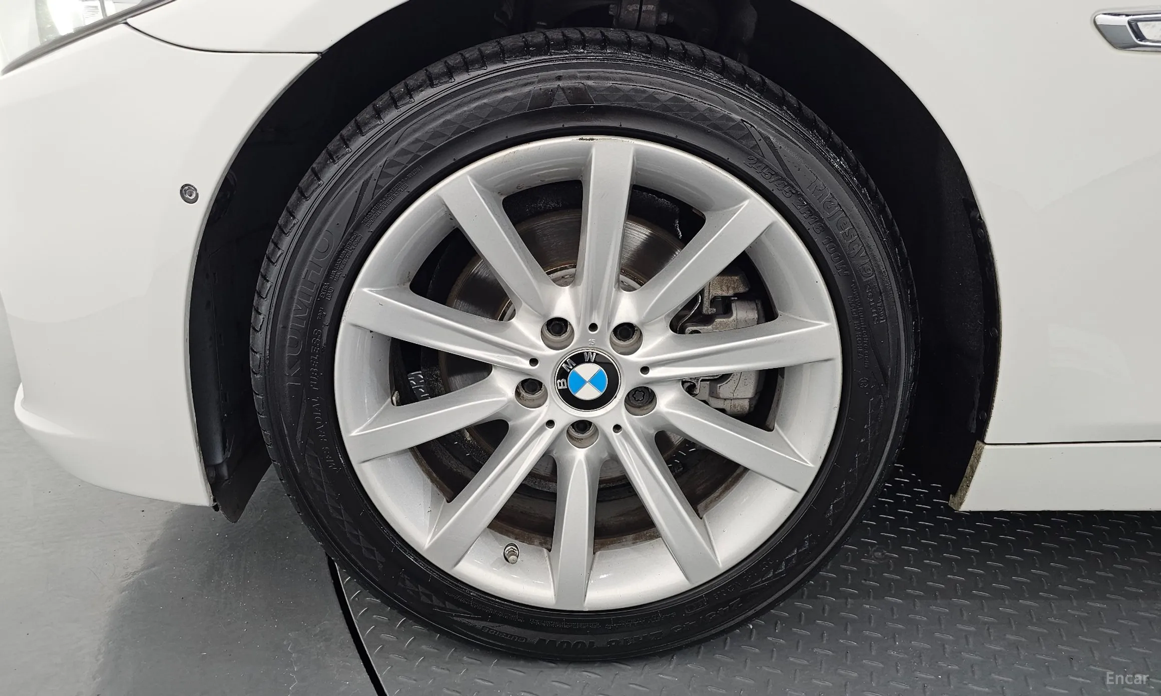 BMW 5 Series (F10) превью 5