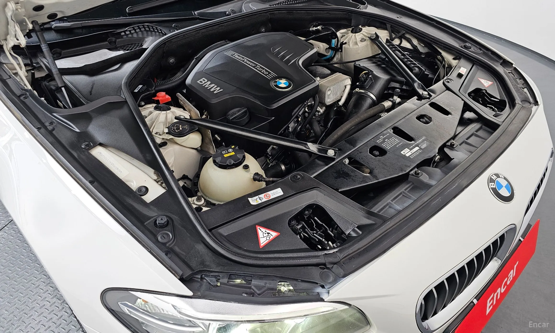 BMW 5 Series (F10) превью 6