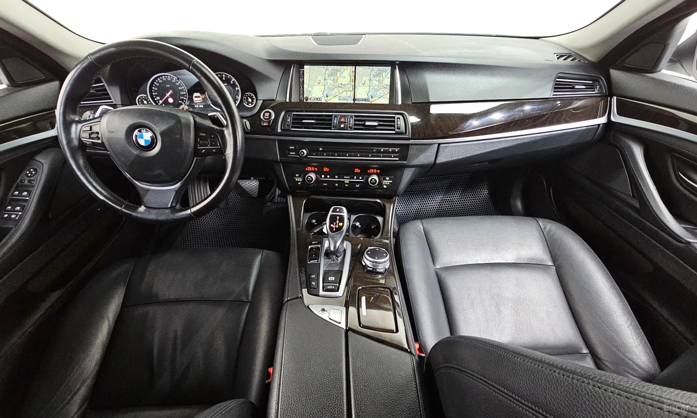 BMW 5 Series (F10) превью 7
