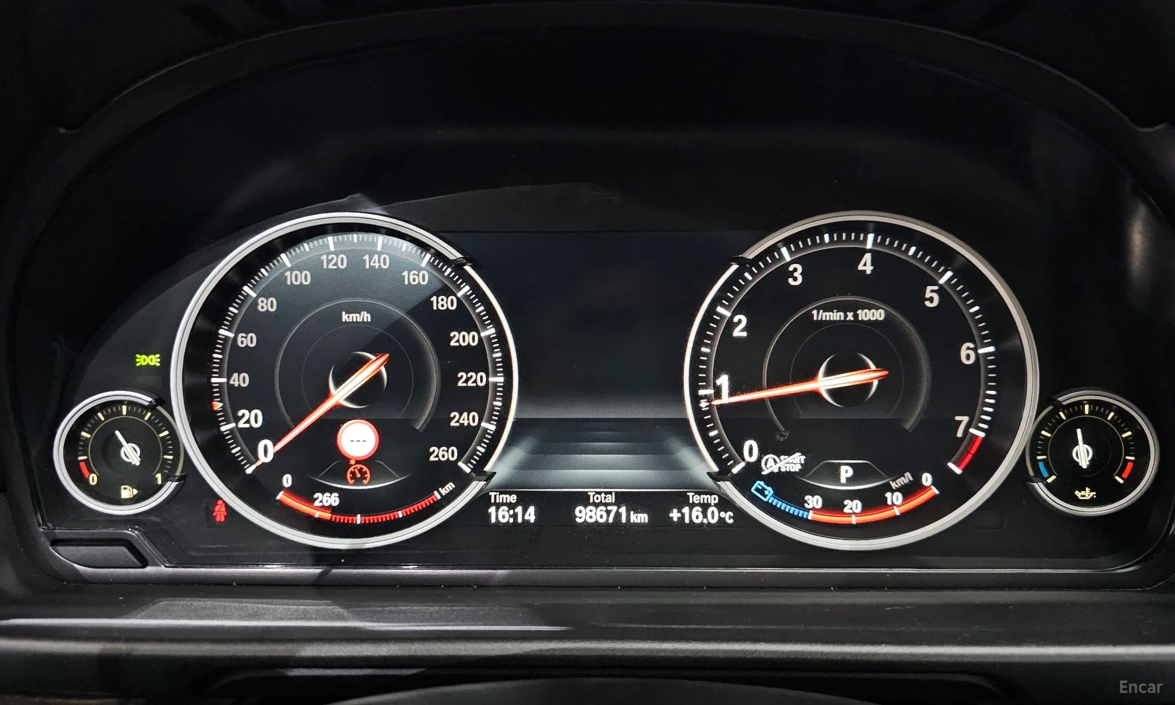 BMW 5 Series (F10) превью 8
