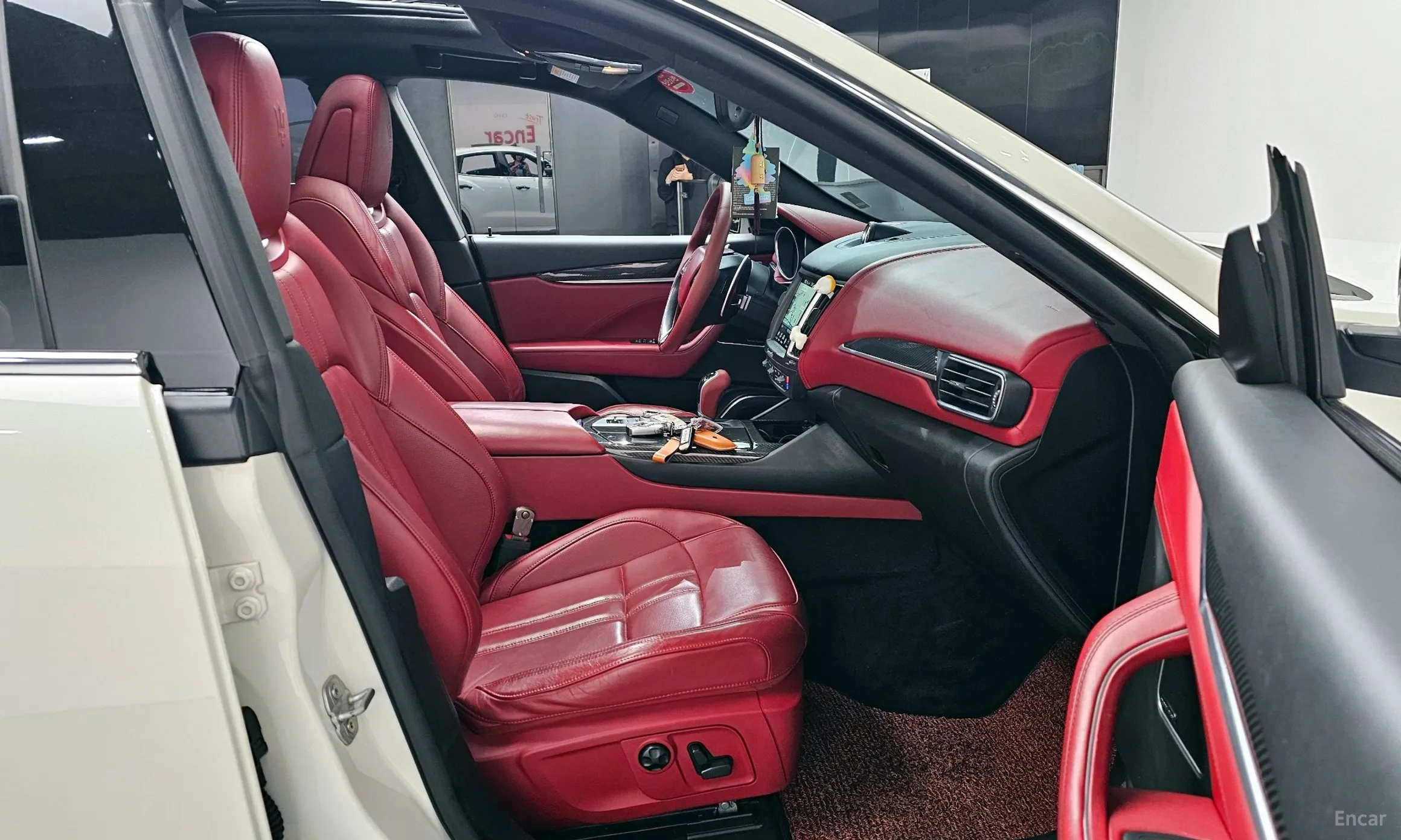 Maserati Levante превью 10
