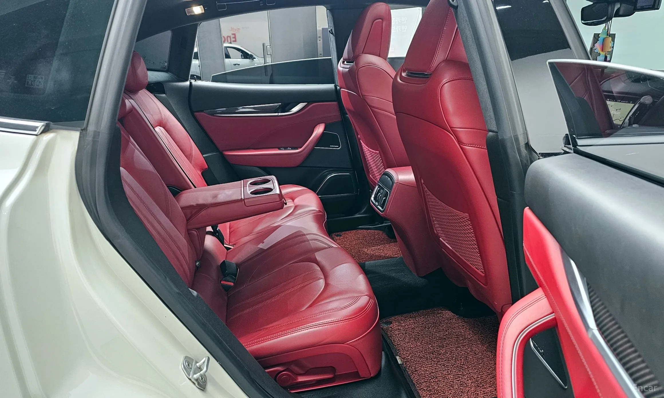 Maserati Levante превью 12