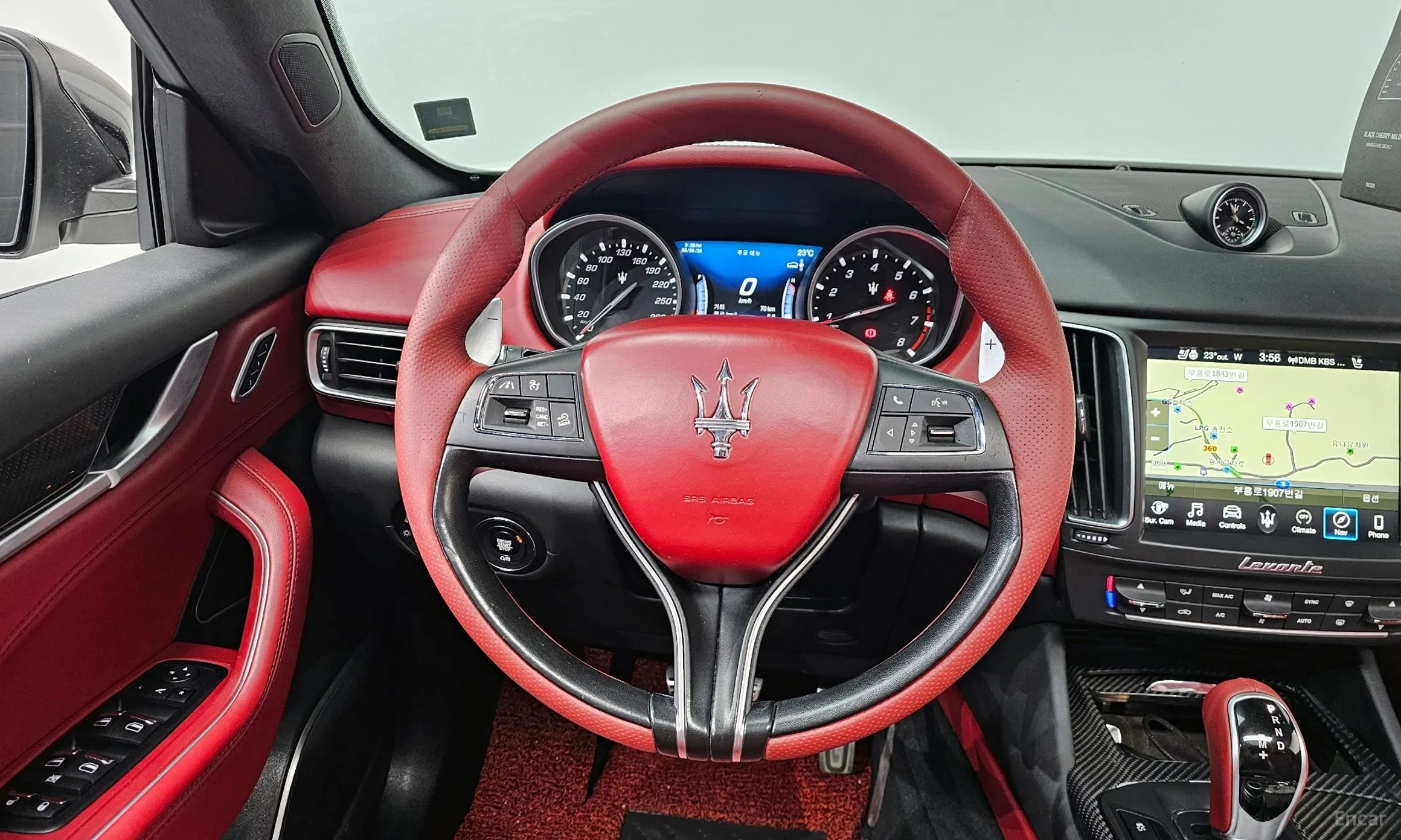 Maserati Levante превью 13