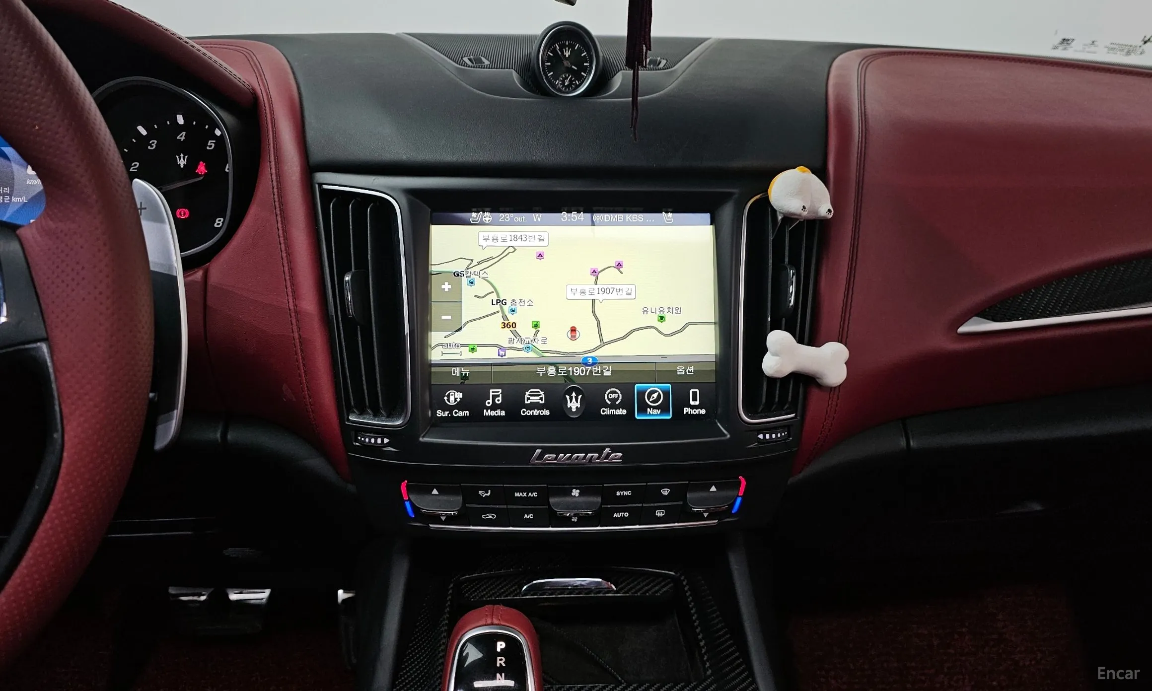 Maserati Levante превью 14