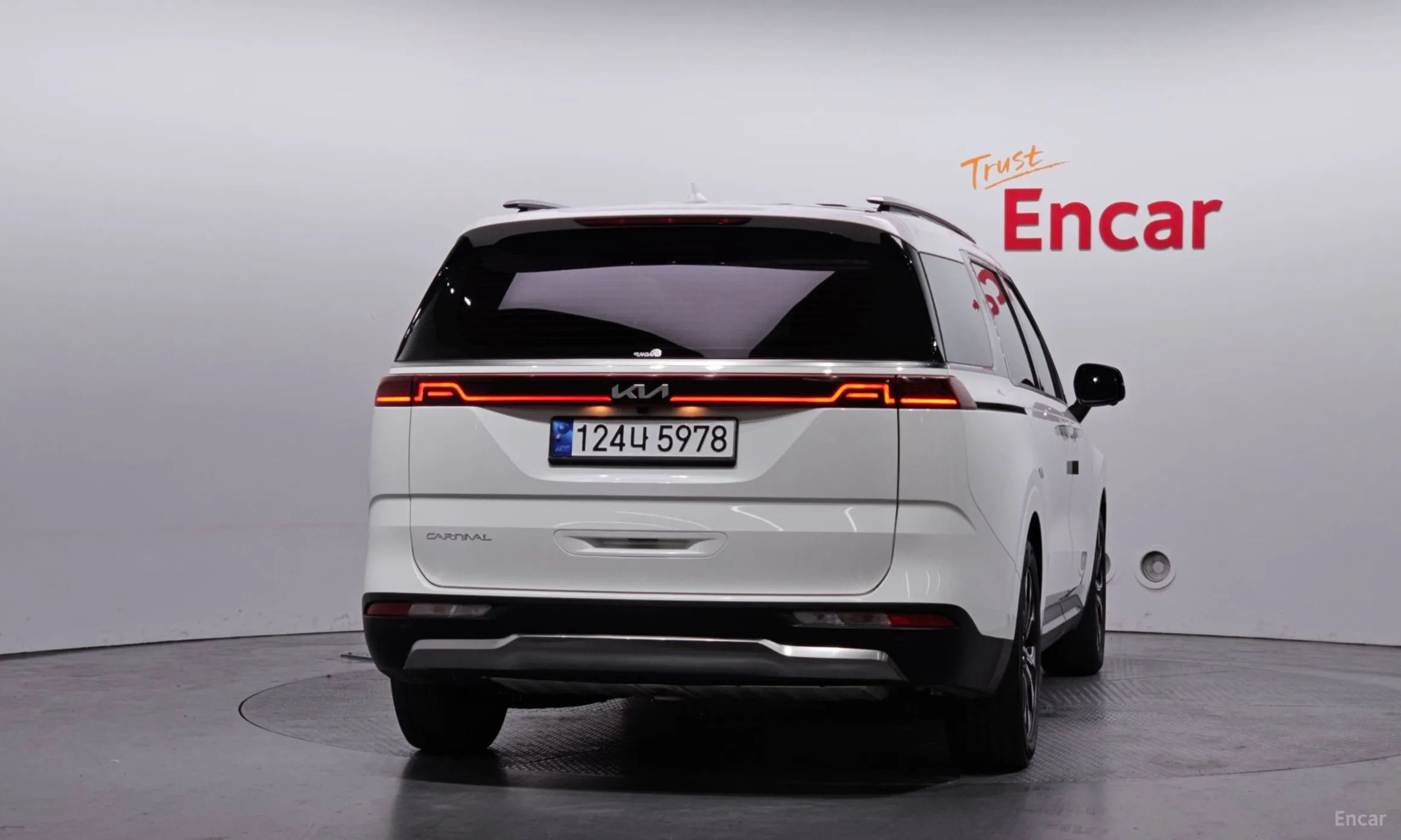 Kia Carnival Gen 4 превью 4