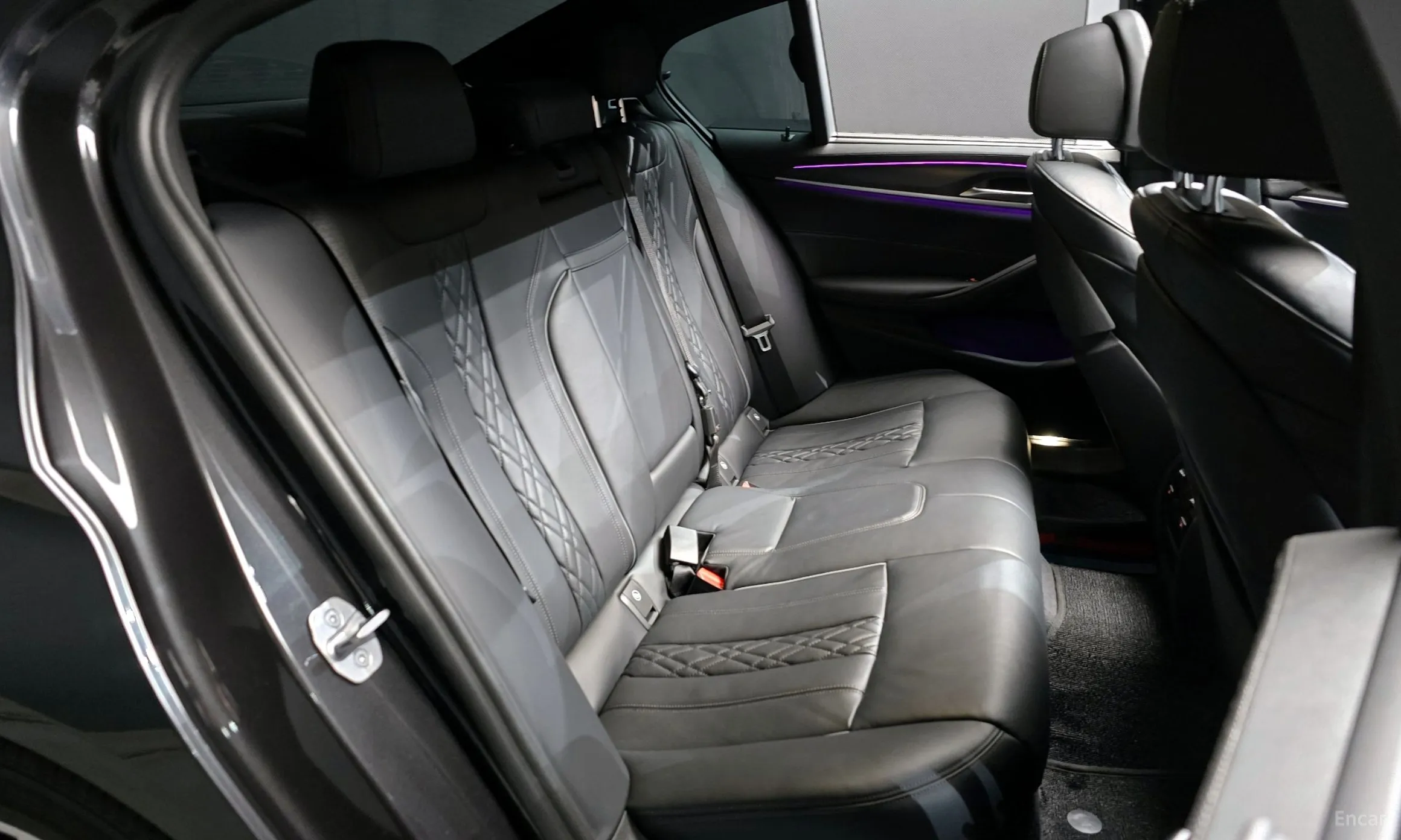 BMW 5 Series (G30) превью 12