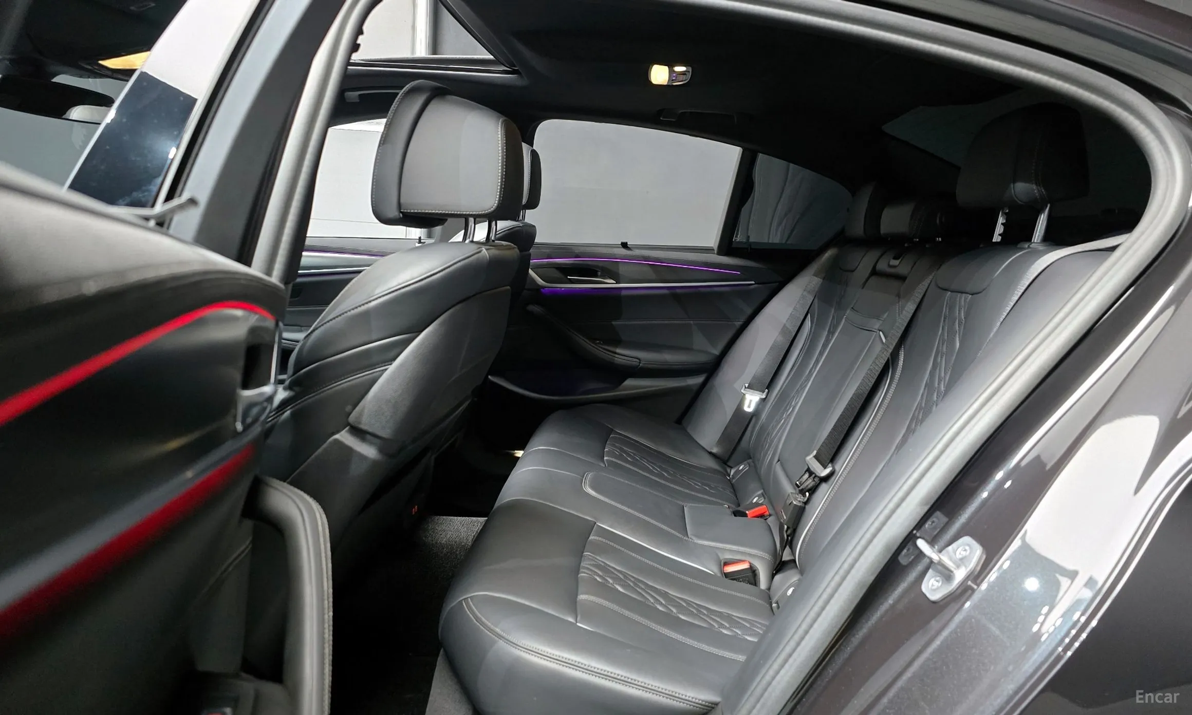 BMW 5 Series (G30) превью 13