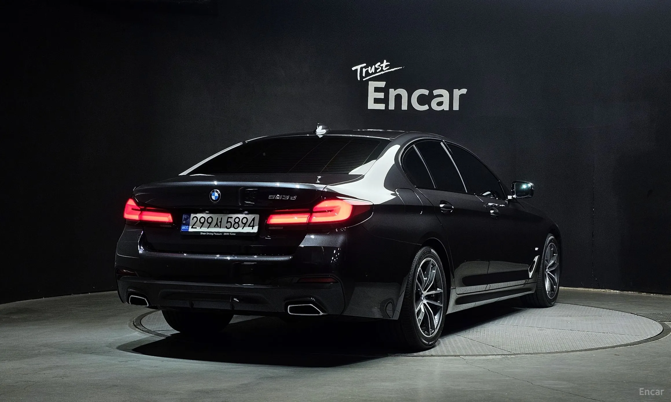 BMW 5 Series (G30) превью 2