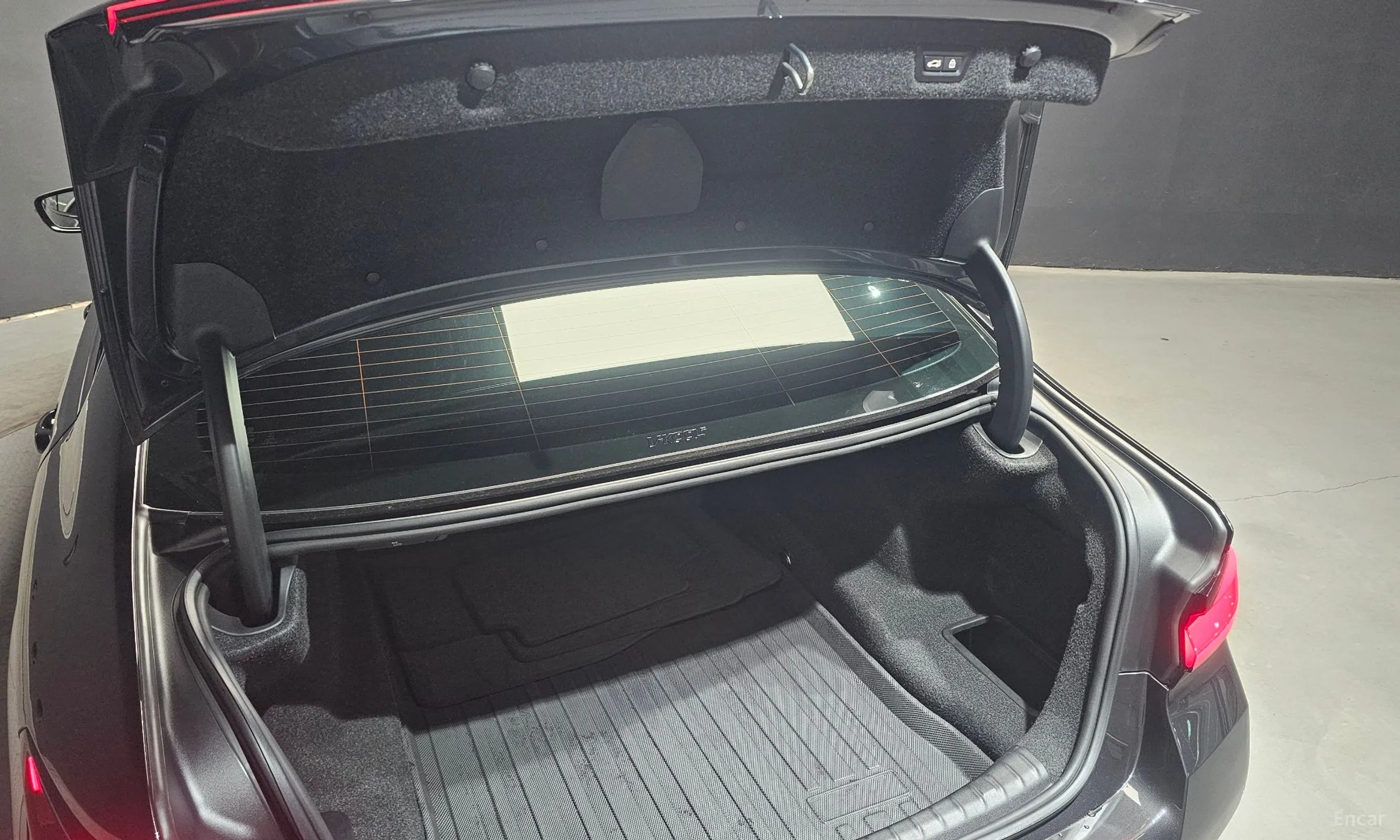 BMW 5 Series (G30) превью 20