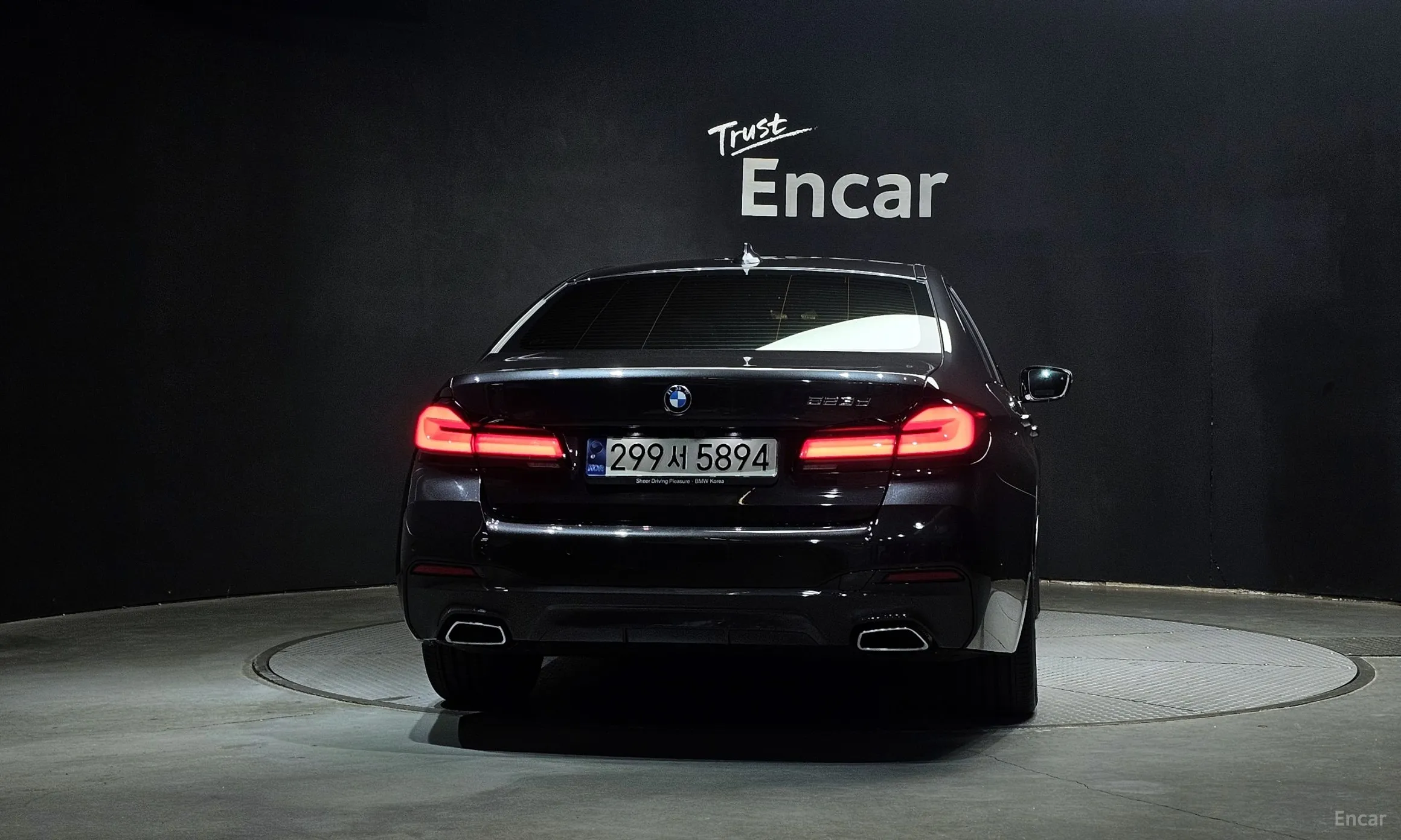 BMW 5 Series (G30) превью 4