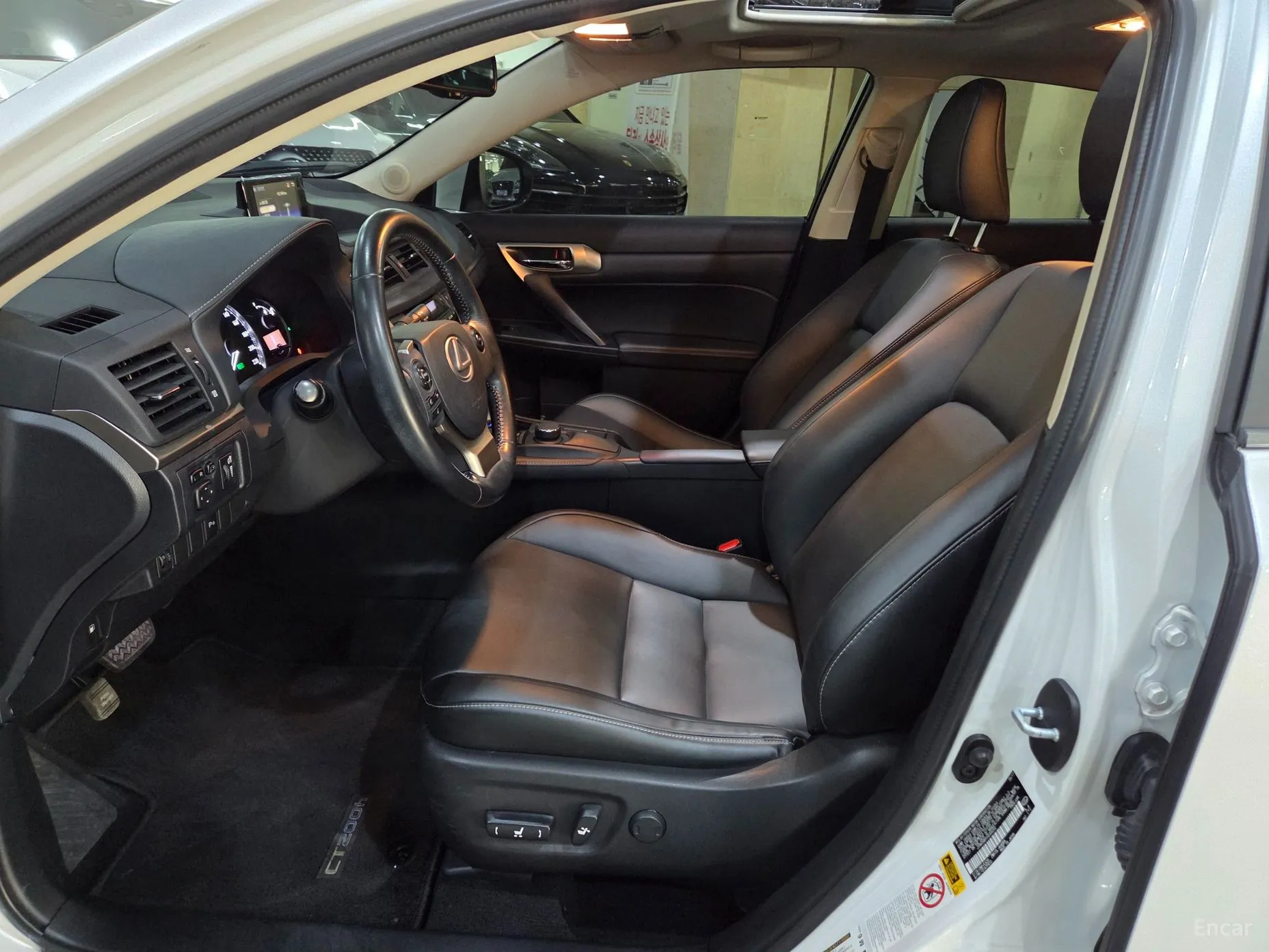 Lexus CT200h превью 6