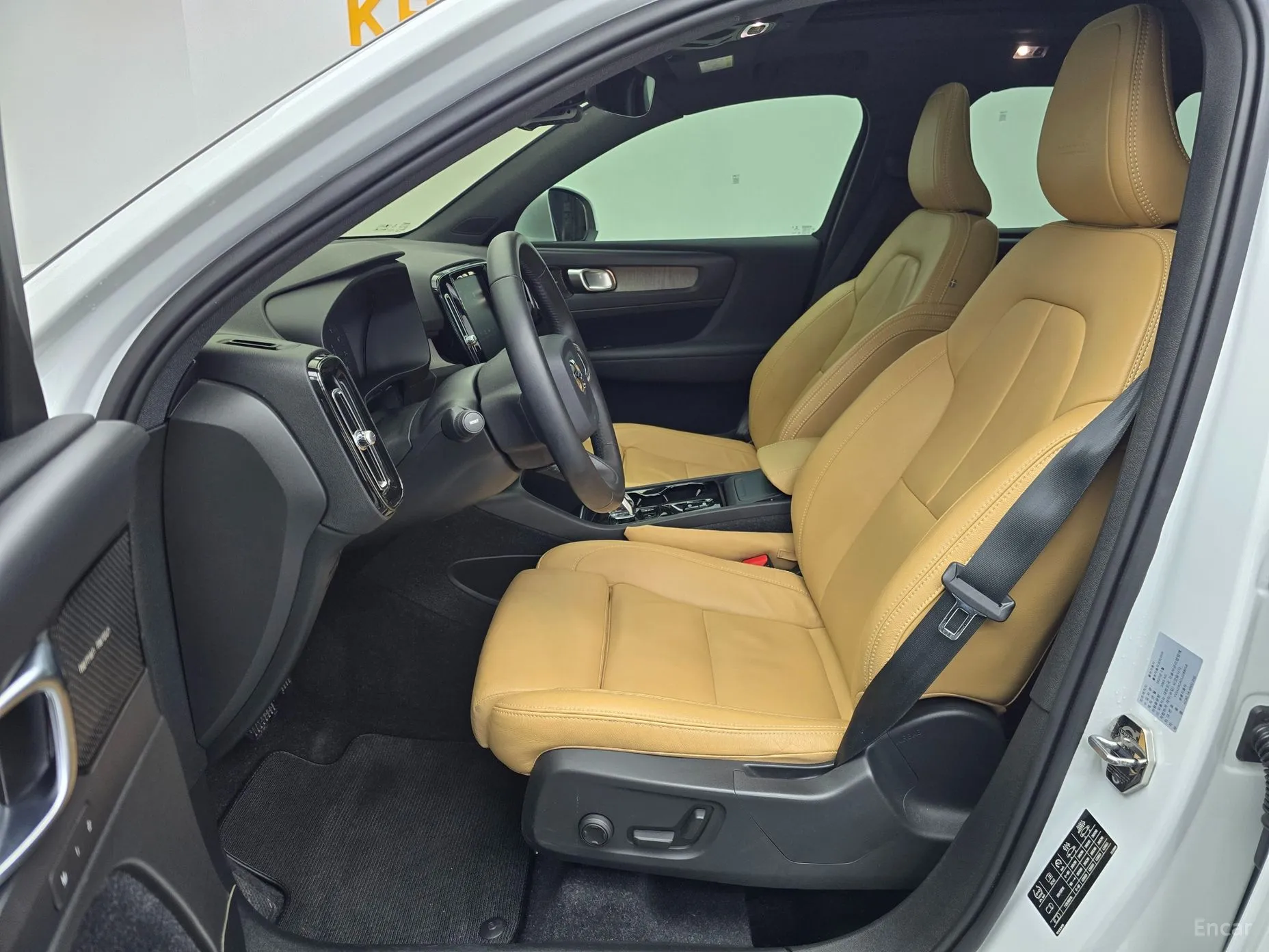 Volvo XC40 превью 10
