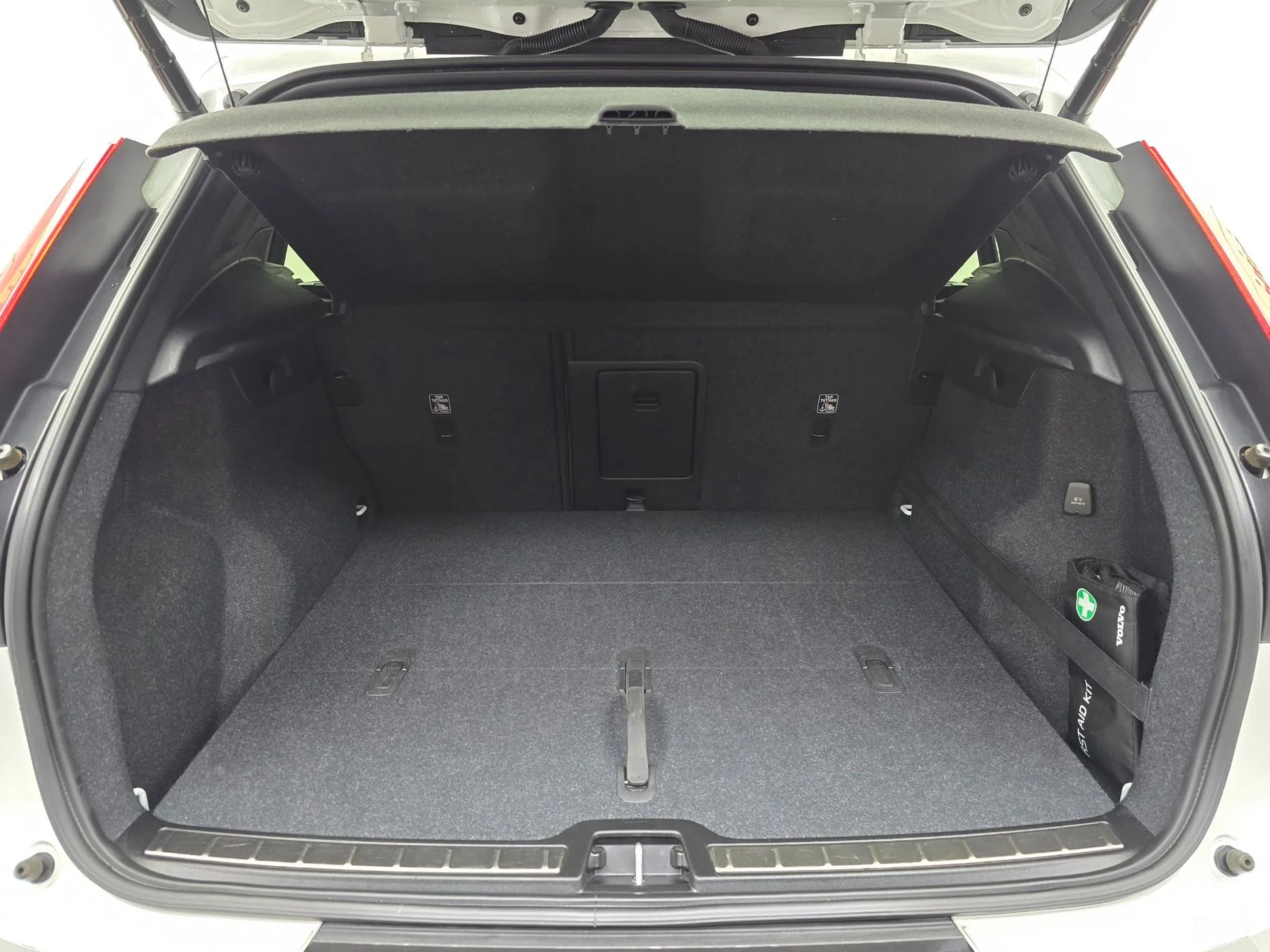 Volvo XC40 превью 20