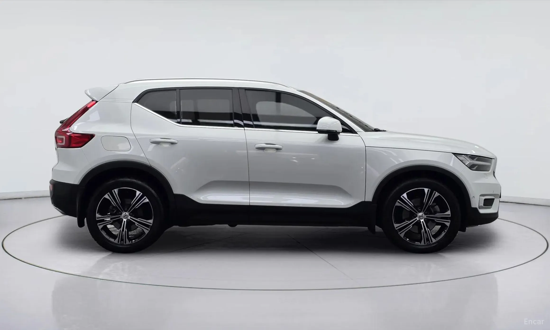 Volvo XC40 превью 3