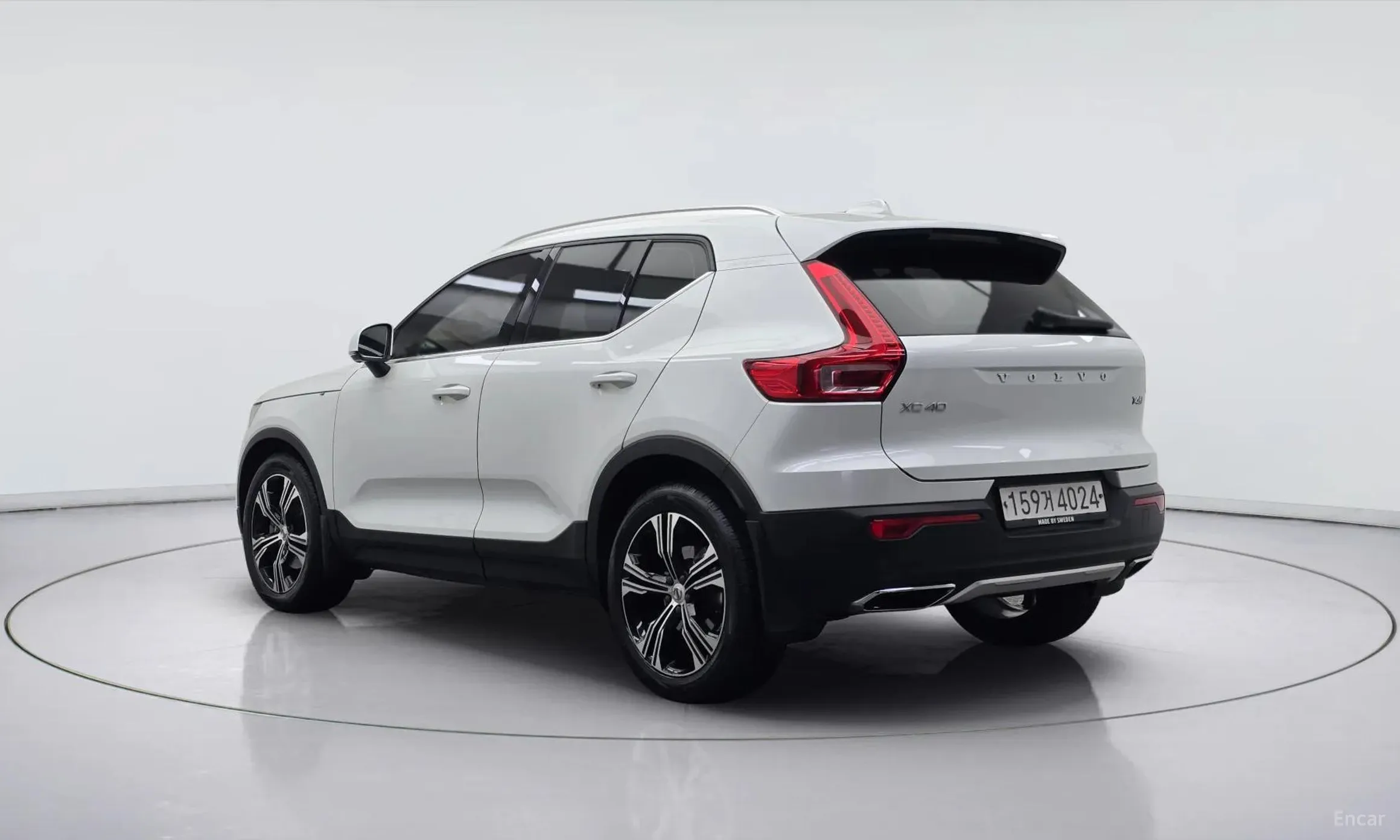 Volvo XC40 превью 4