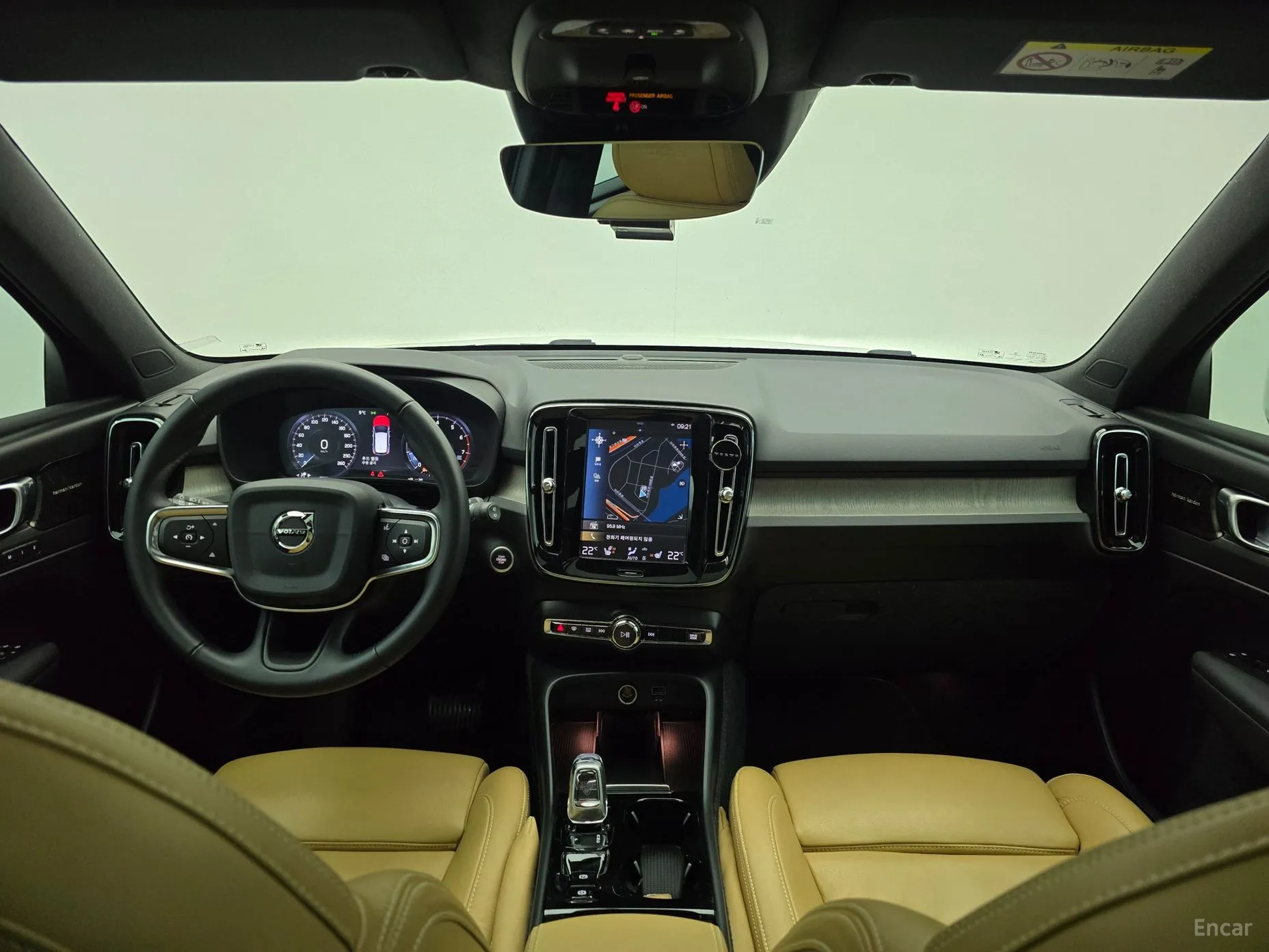 Volvo XC40 превью 7