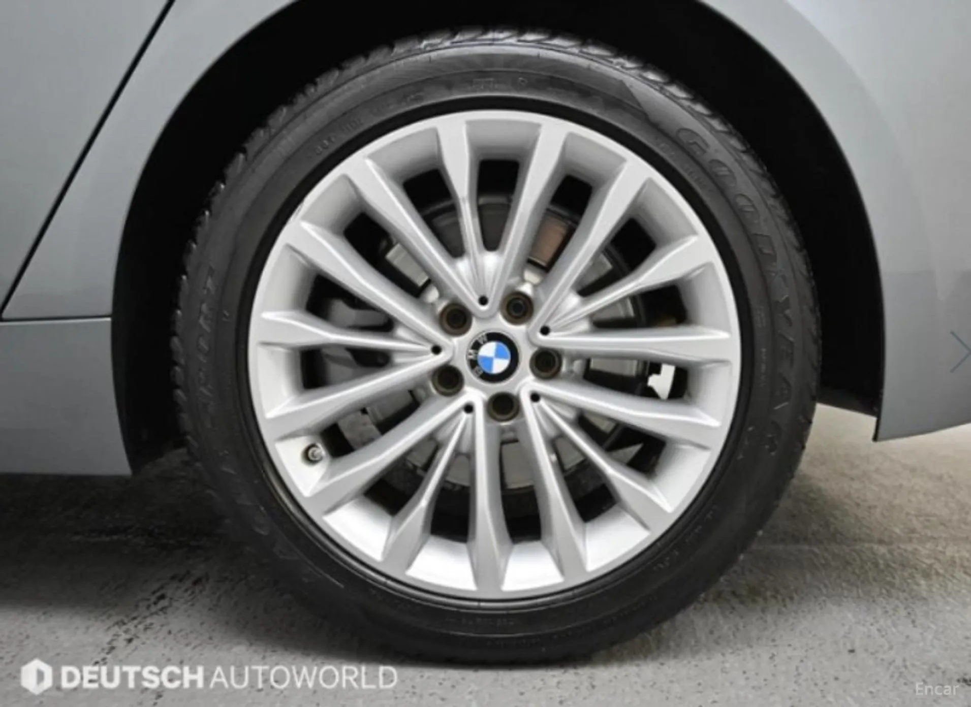 BMW 5 Series (G30) превью 4