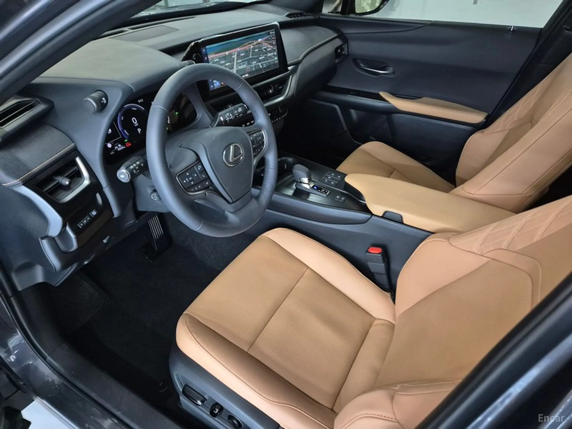 Lexus UX300h превью 14