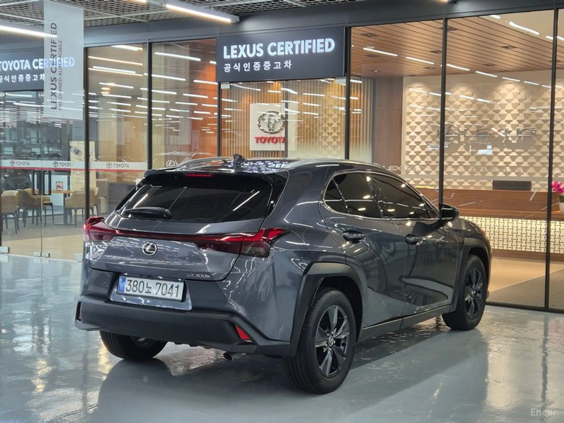 Lexus UX300h