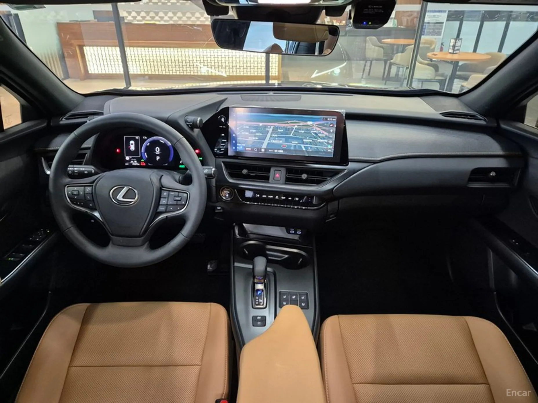 Lexus UX300h превью 16