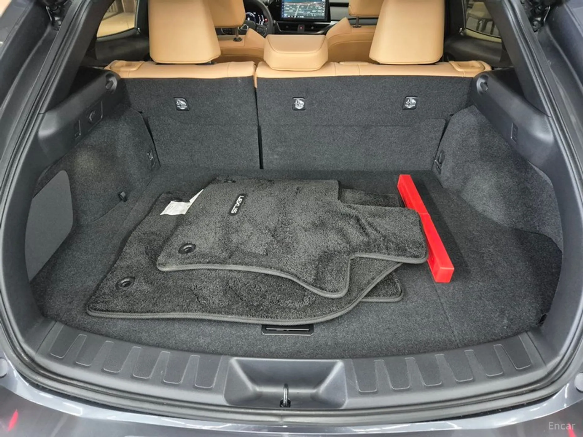 Lexus UX300h превью 17