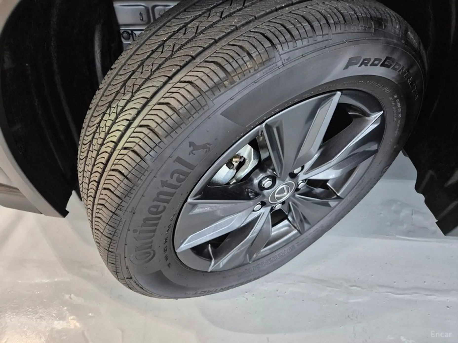 Lexus UX300h превью 18