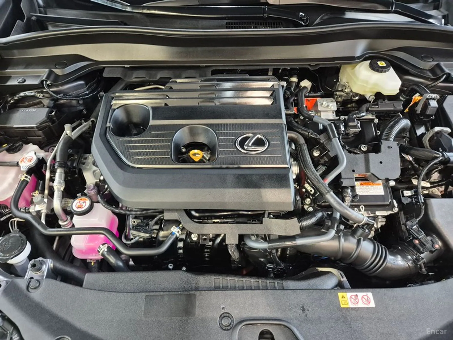 Lexus UX300h превью 19