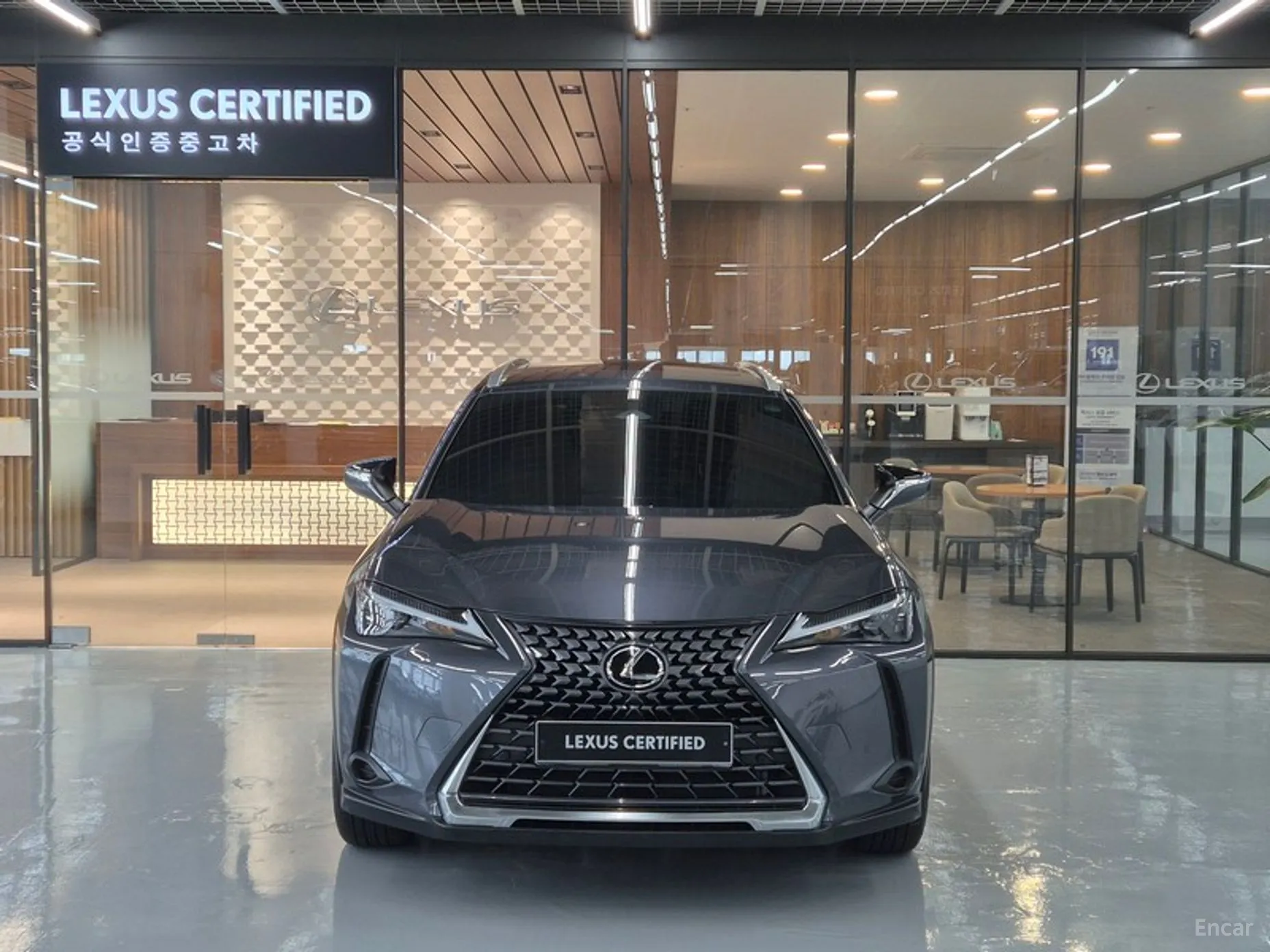 Lexus UX300h превью 3