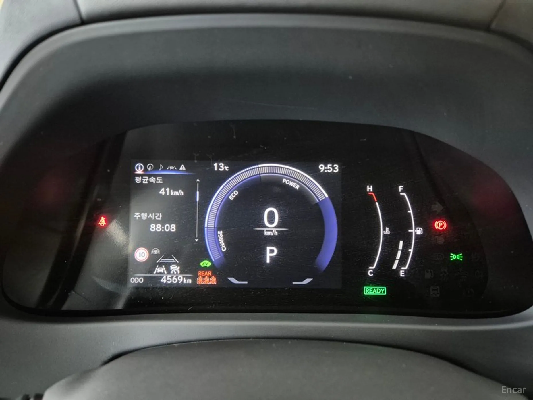 Lexus UX300h превью 5