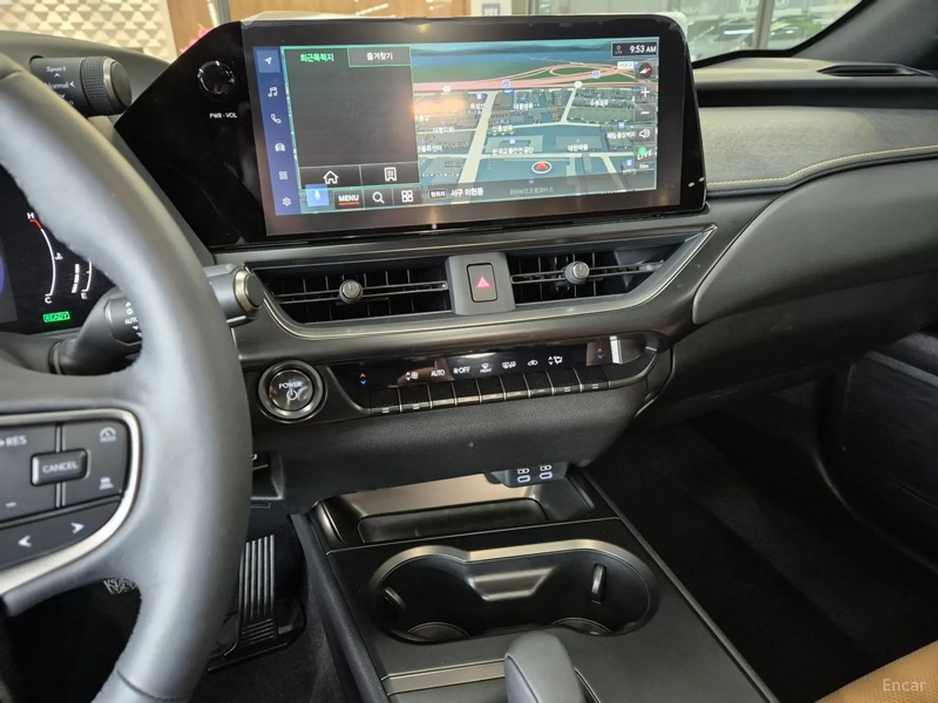 Lexus UX300h превью 7