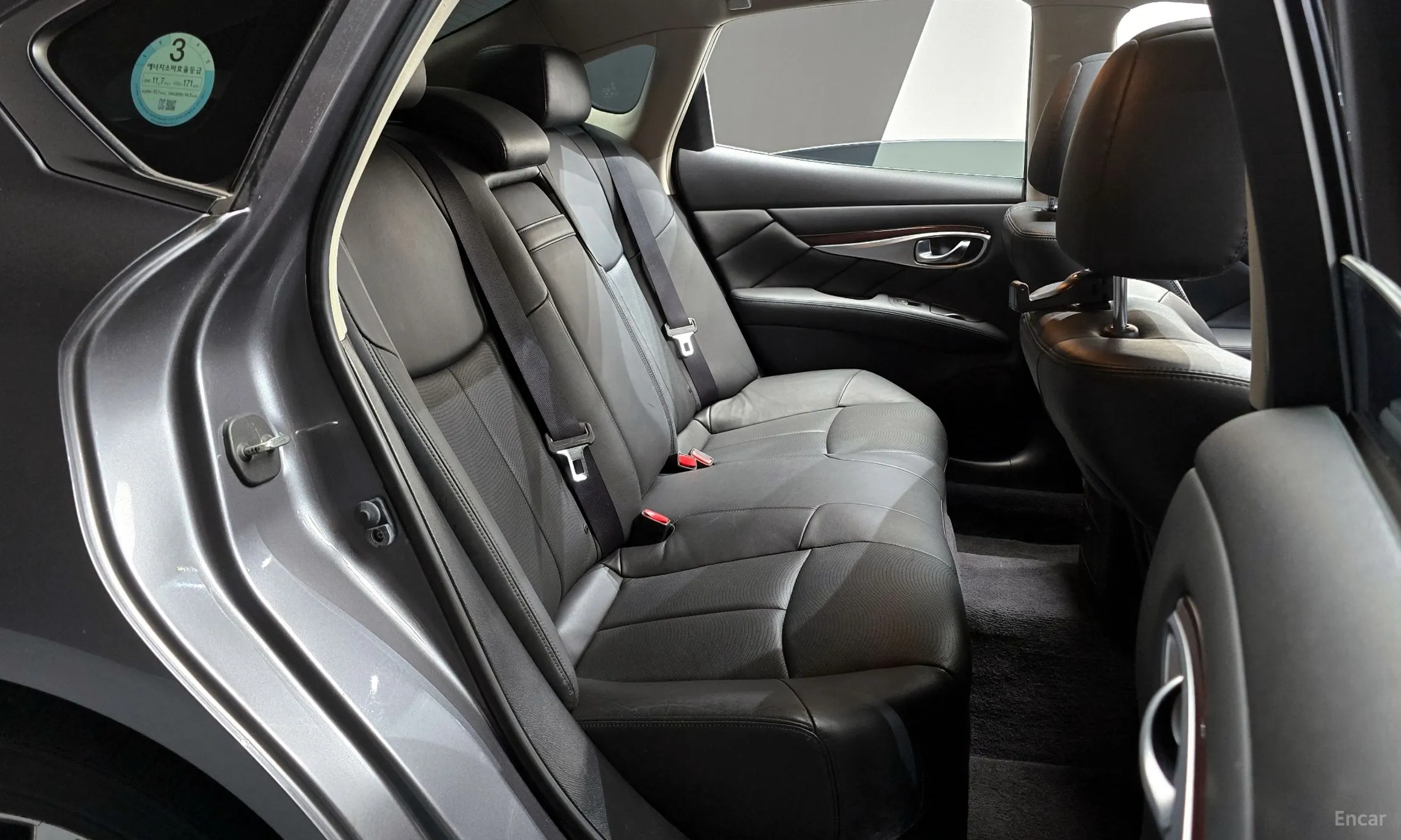 Infiniti Q70 превью 12
