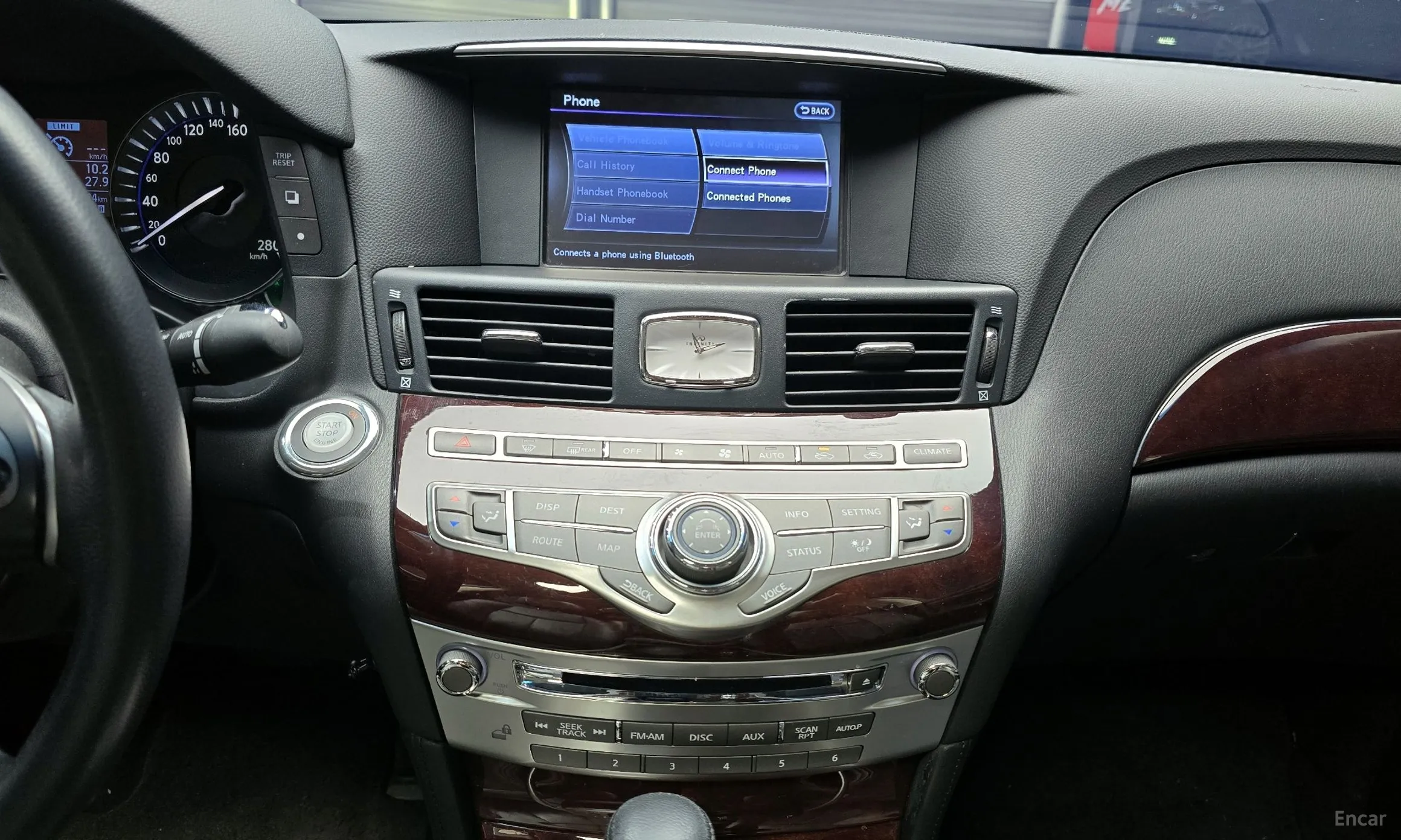Infiniti Q70 превью 14