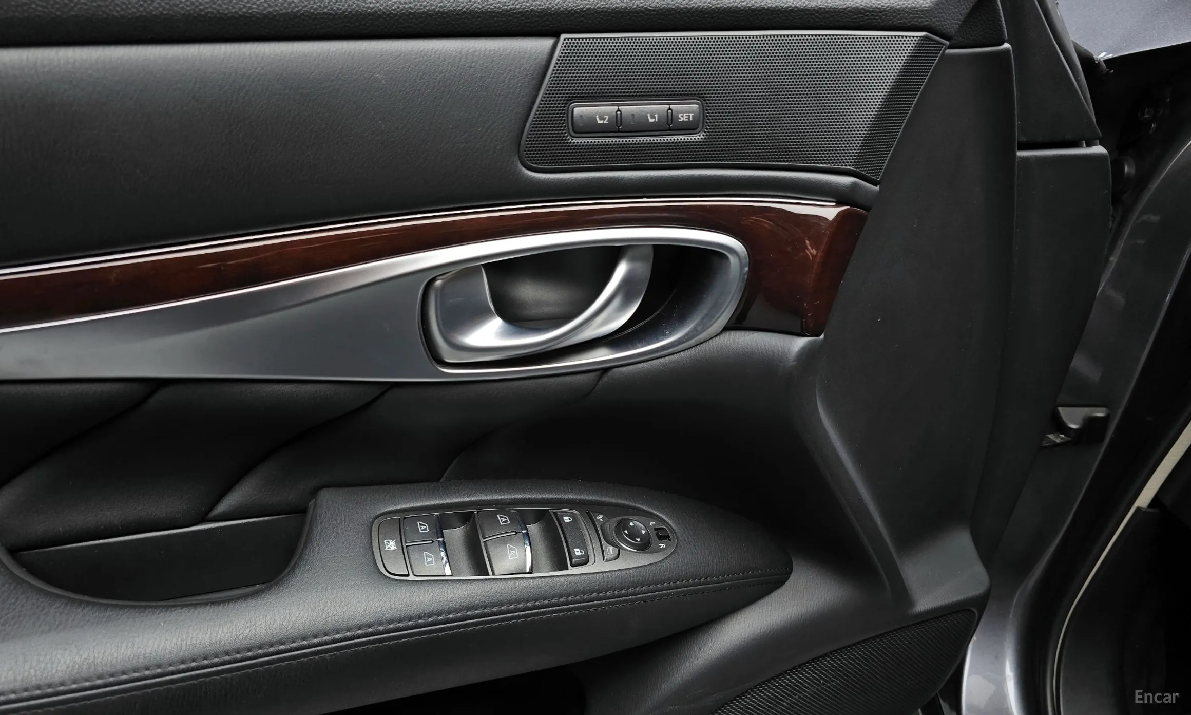 Infiniti Q70 превью 16