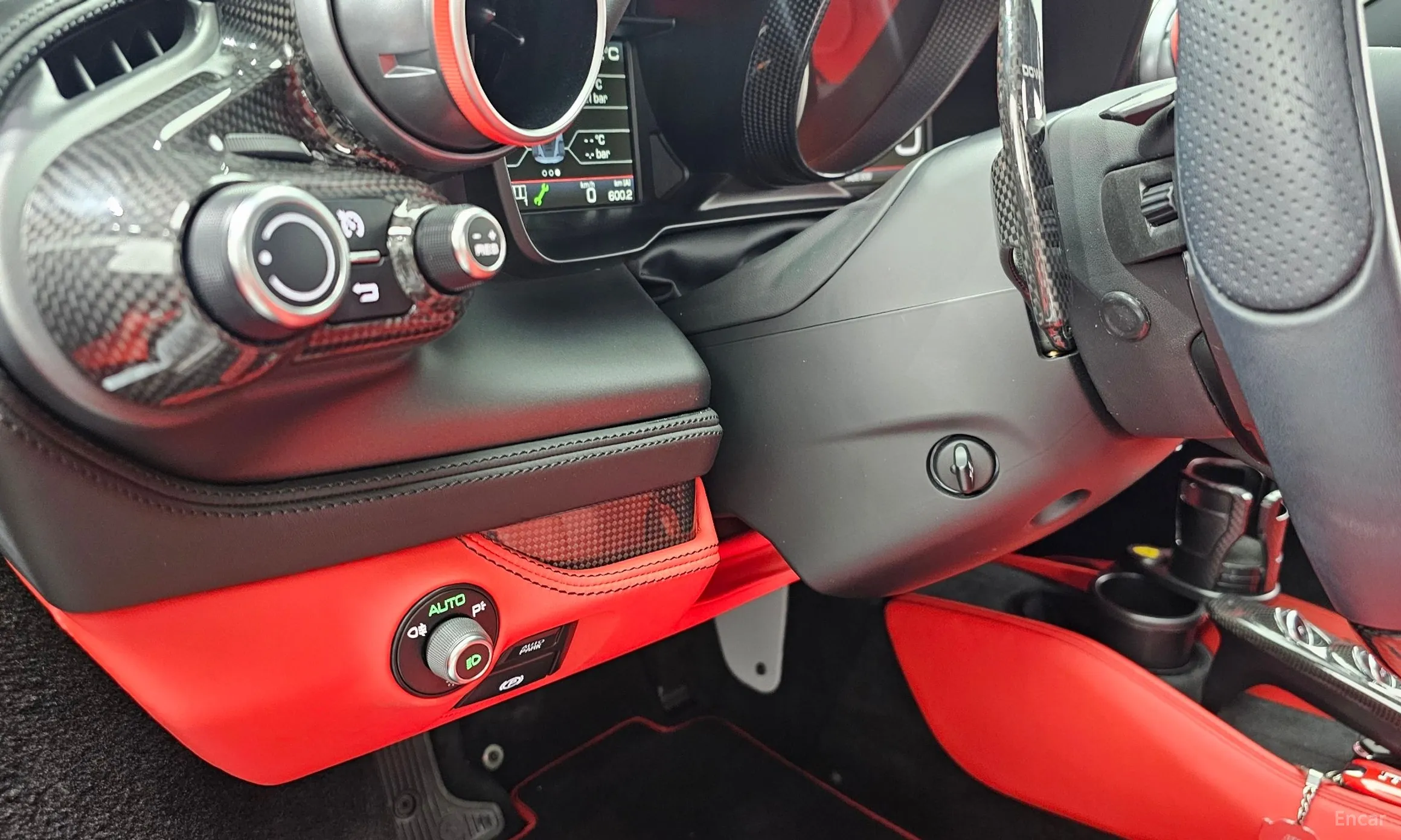 Ferrari F8 Tributo превью 17