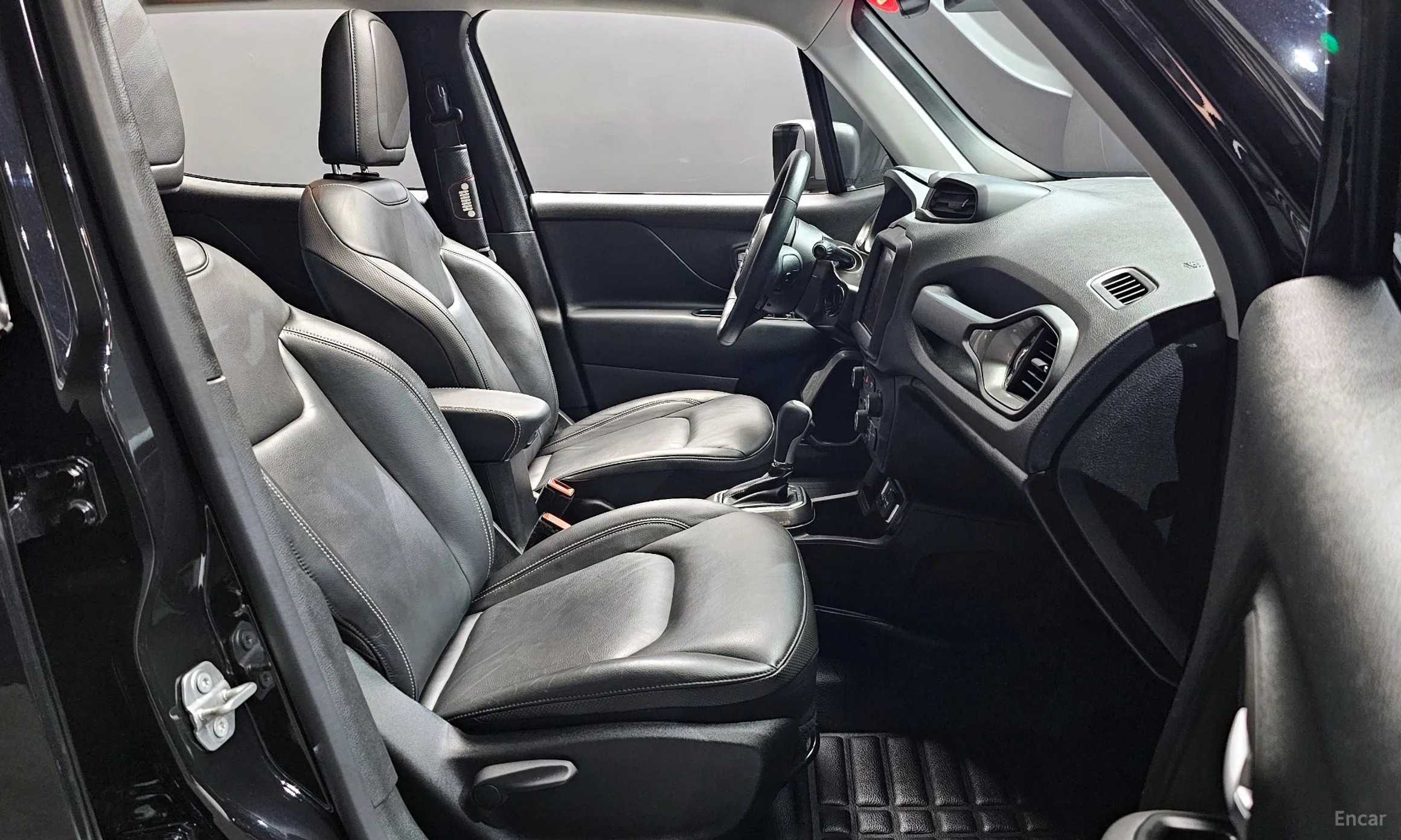 Jeep Renegade превью 10