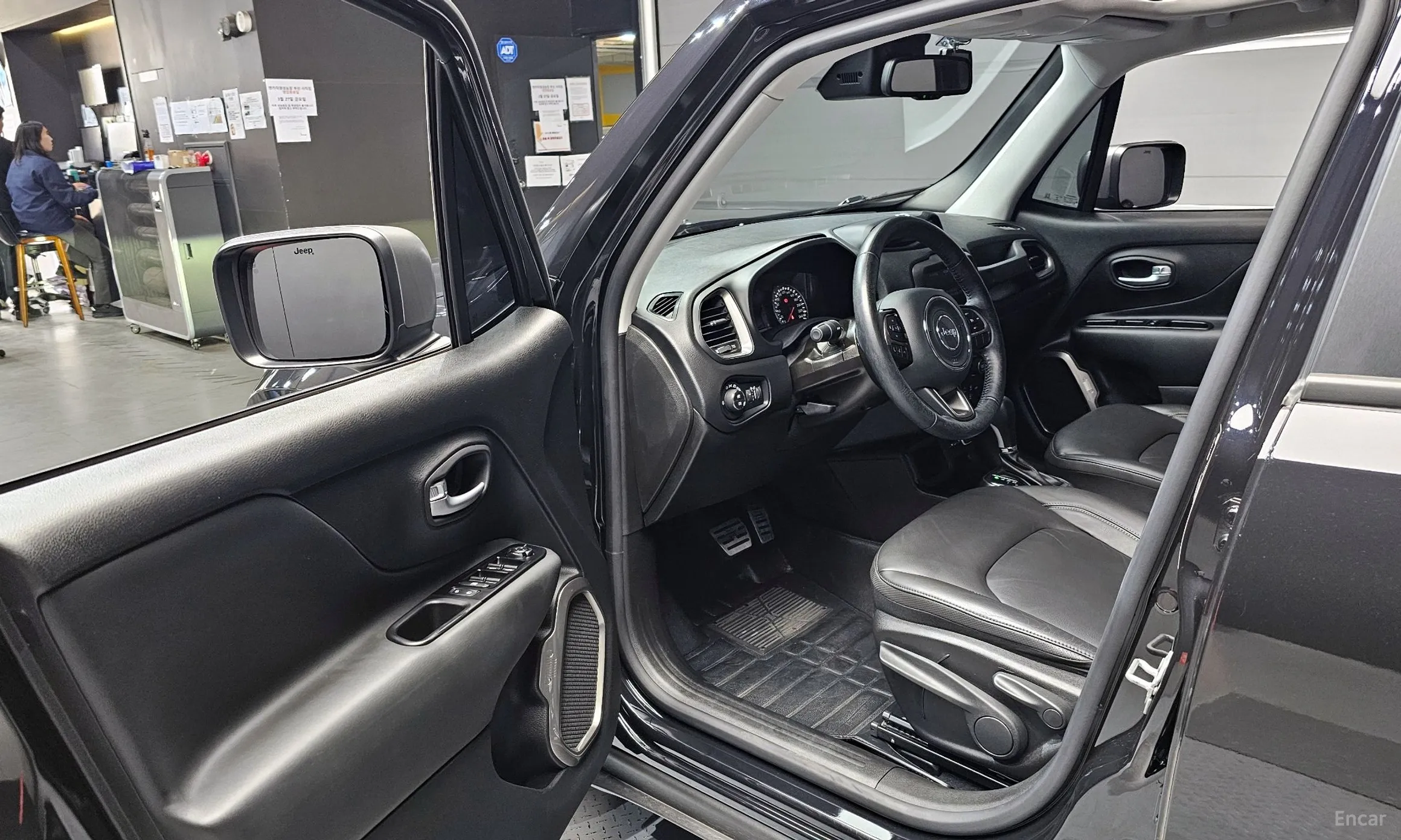 Jeep Renegade превью 11