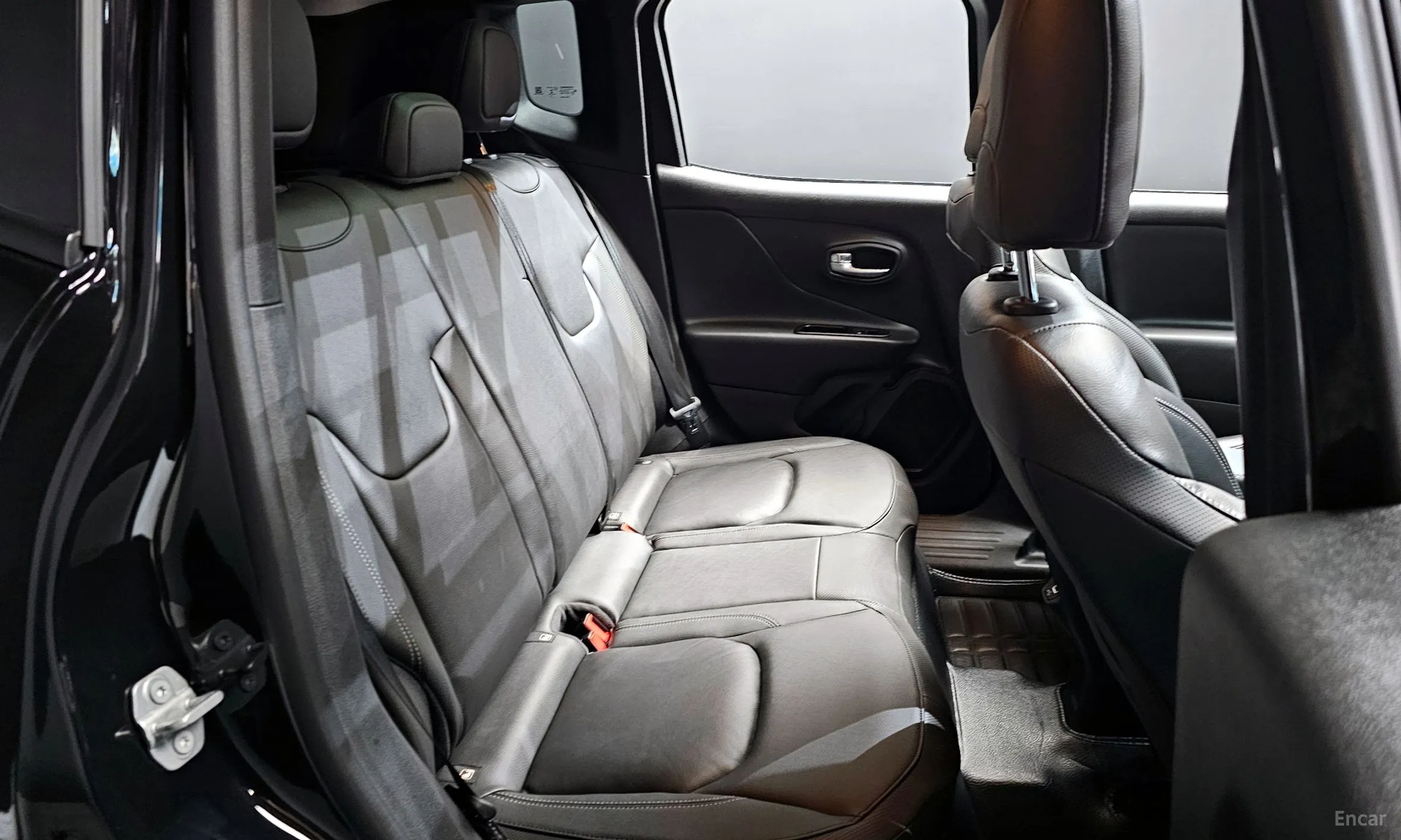 Jeep Renegade превью 12